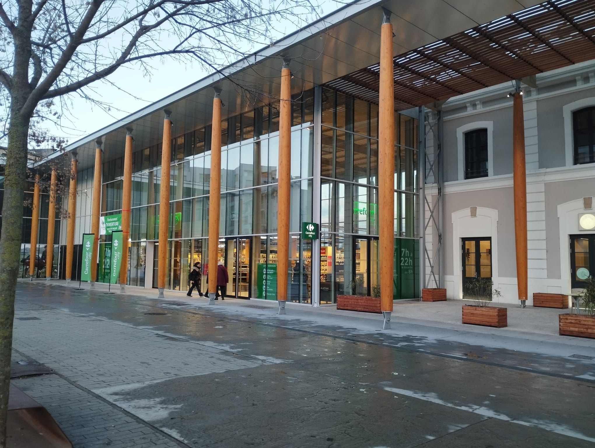 Foto 1 di Carrefour City
