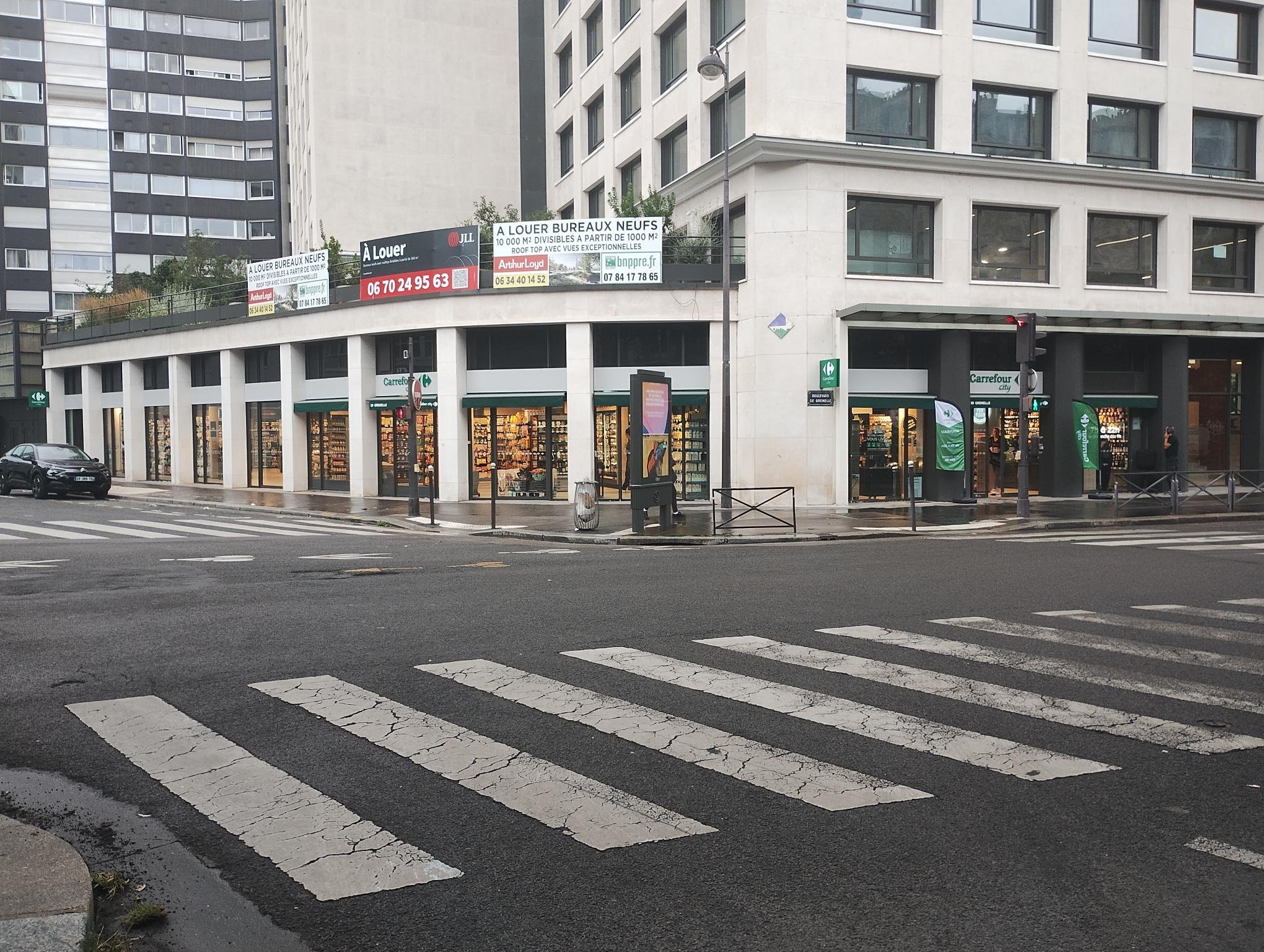 Foto 1 di Carrefour City