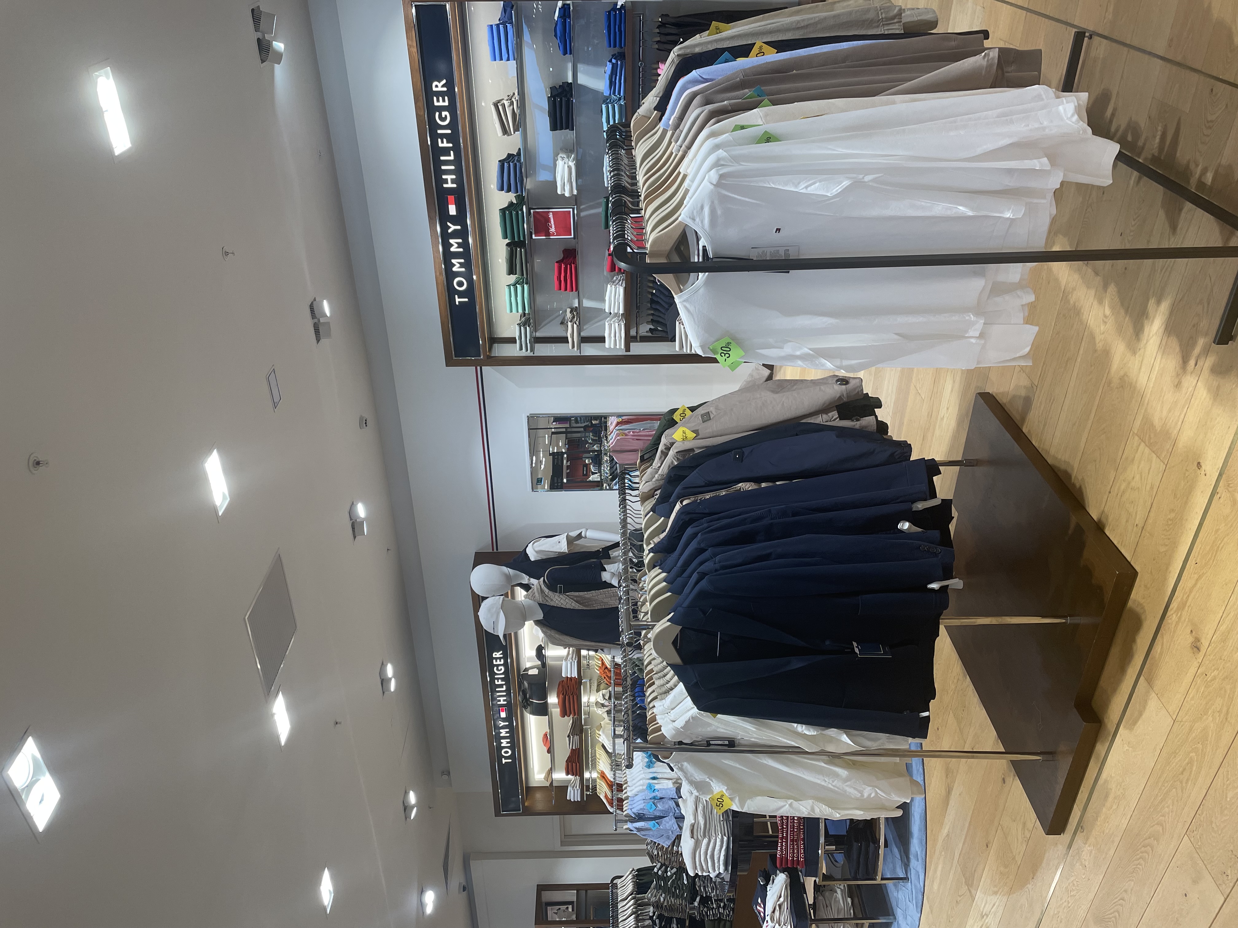 Foto 1 di Tommy Hilfiger