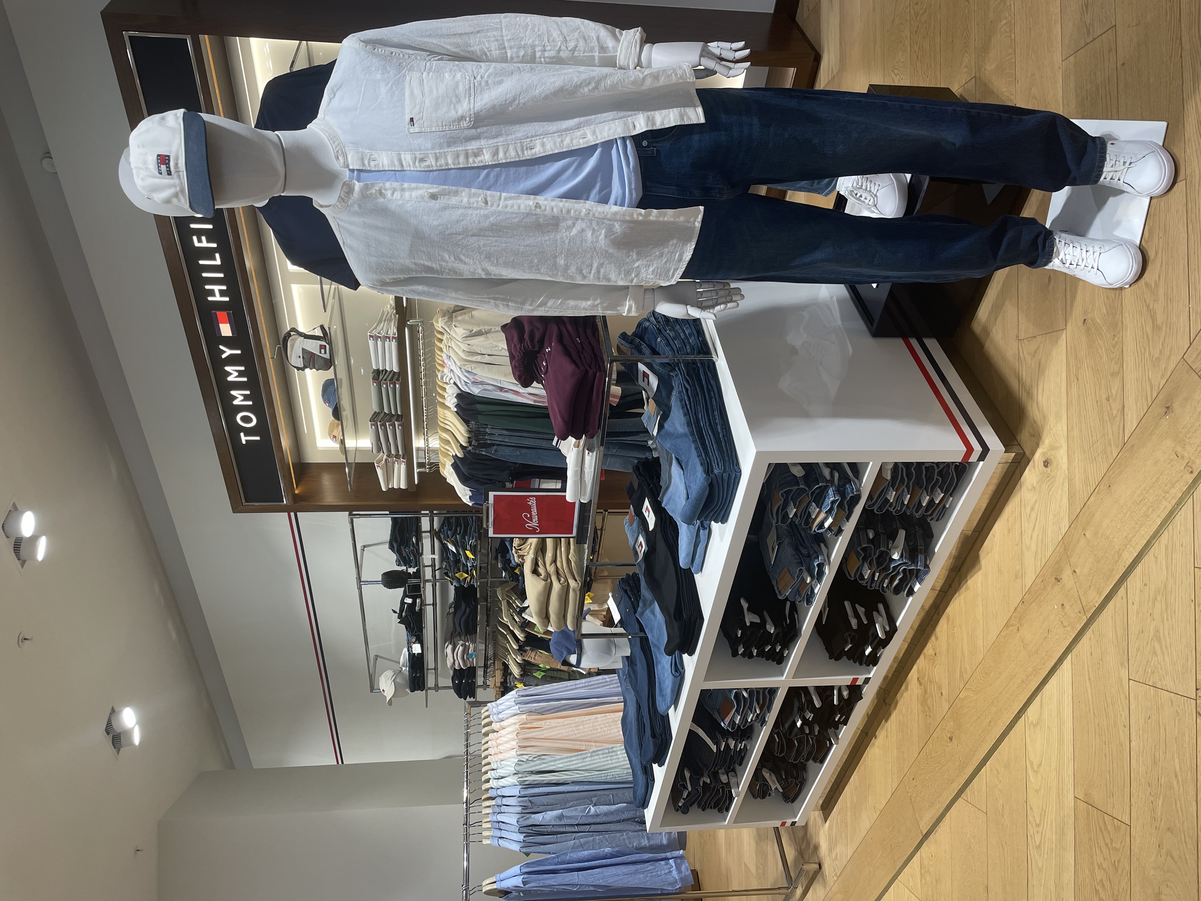 Foto 2 di Tommy Hilfiger