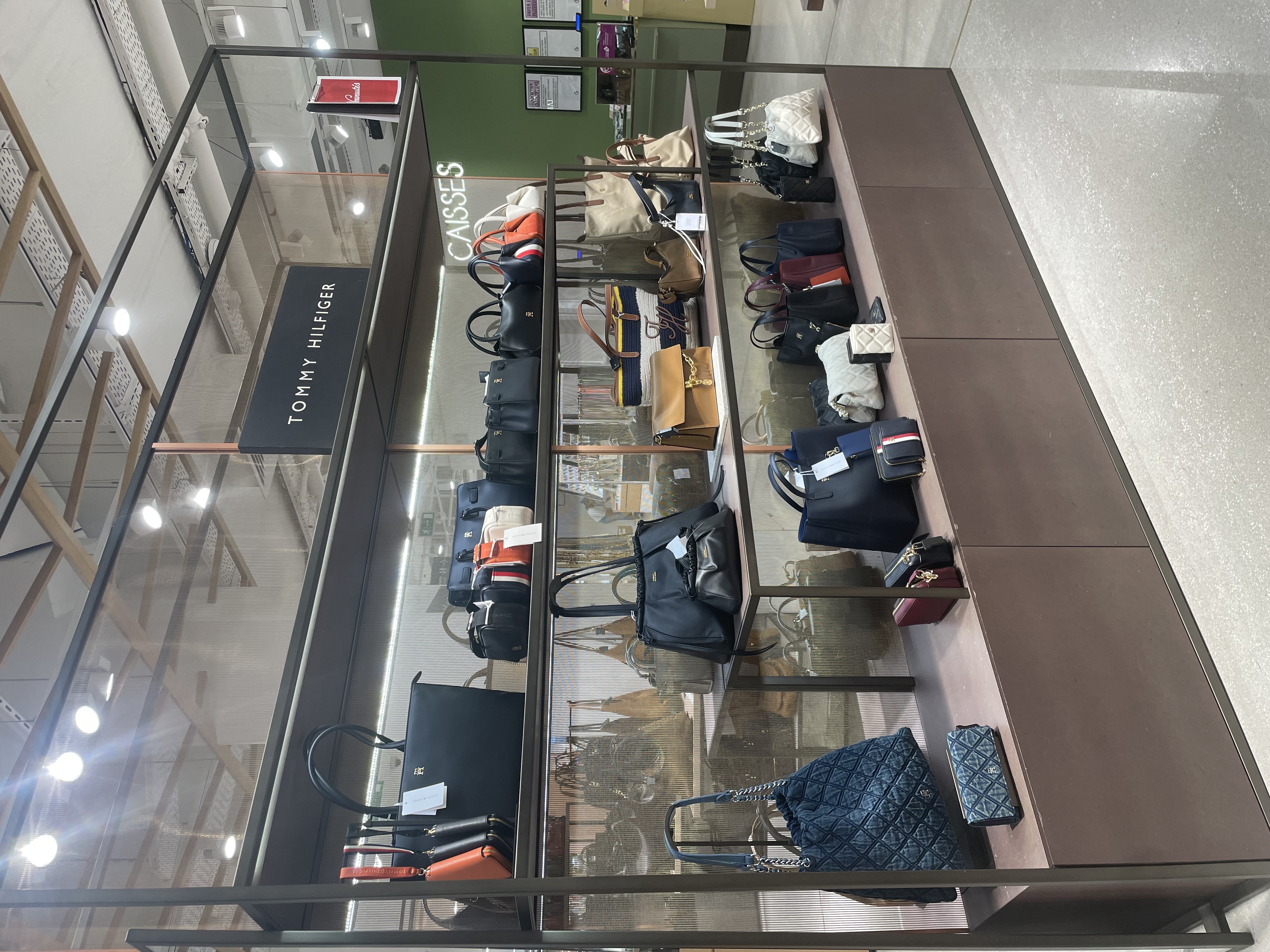 Foto 3 di Tommy Hilfiger
