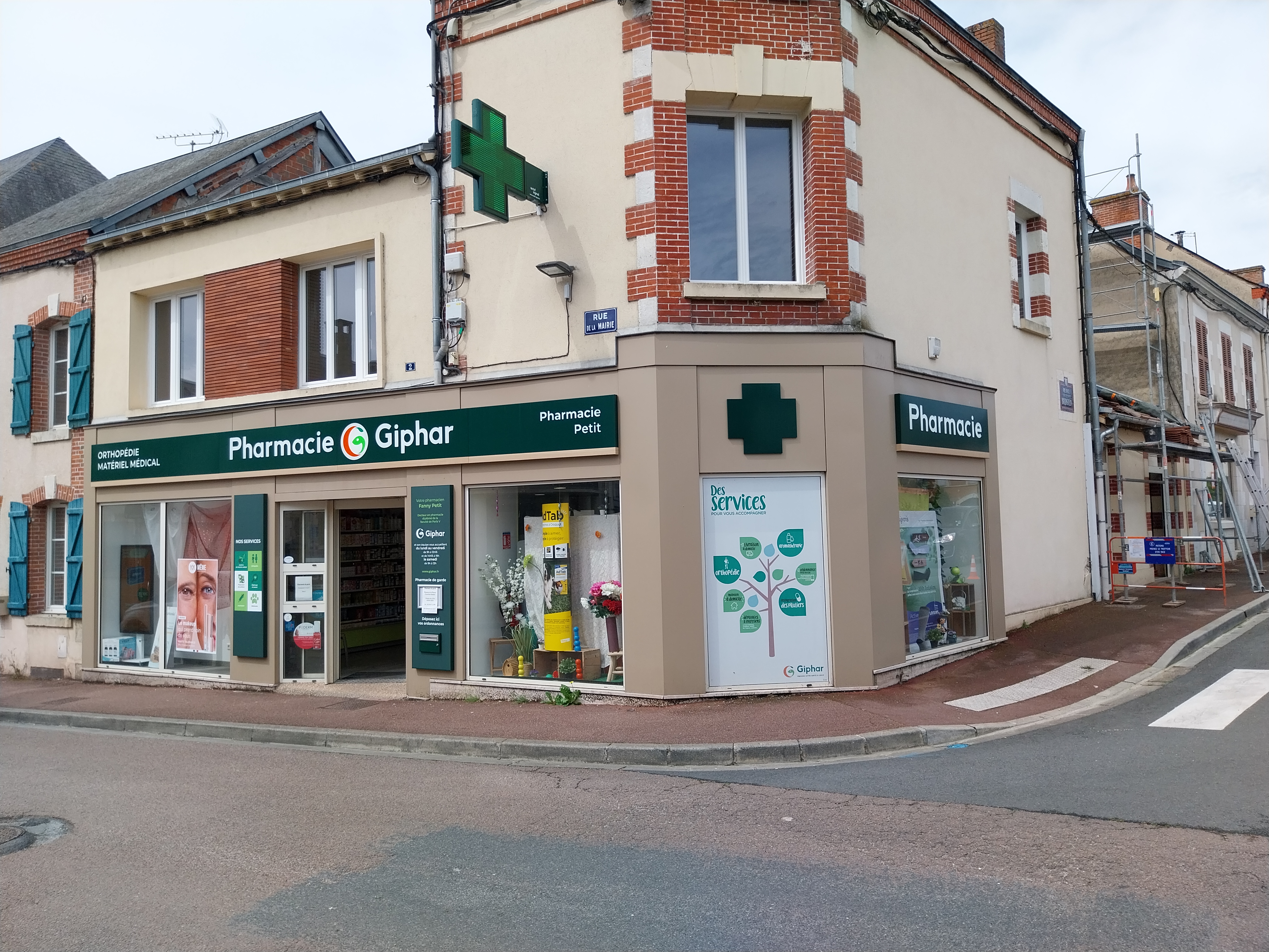 Foto 1 di Pharmacie Petit