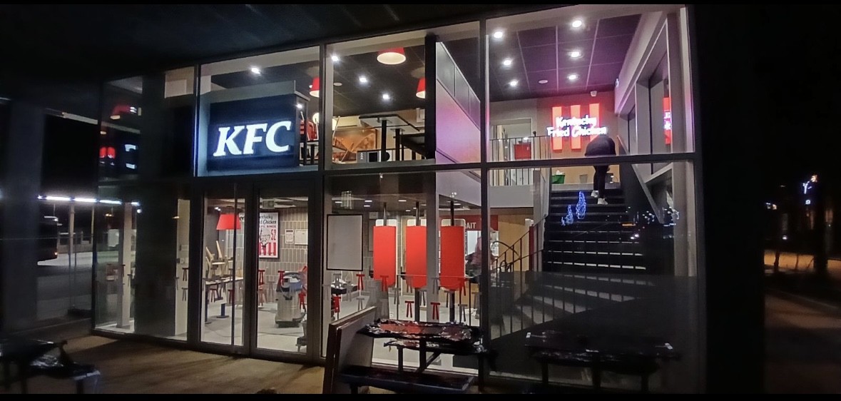 Foto 1 di KFC LENS CV