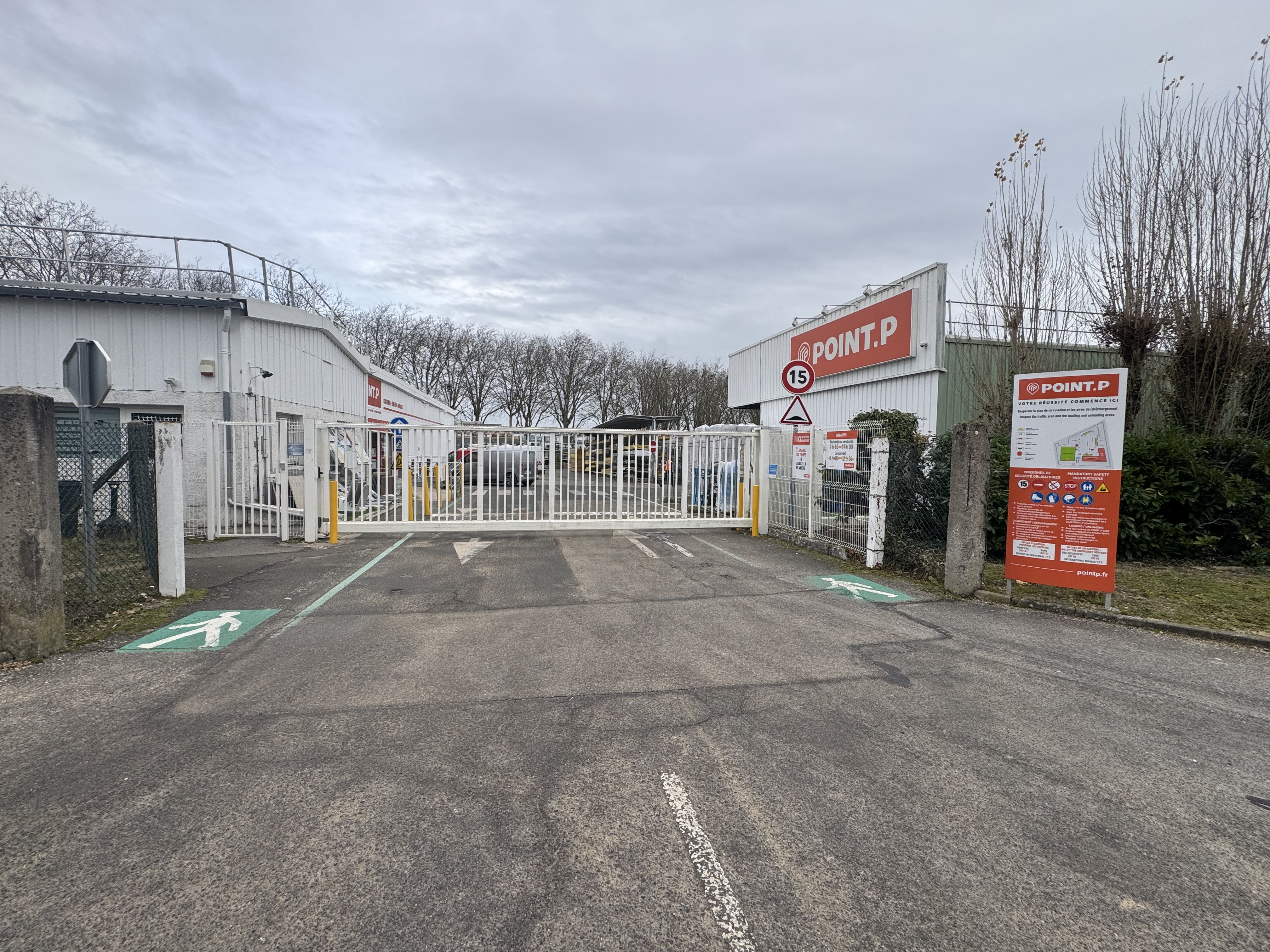 Foto 1 di POINT.P - La Queue-lez-Yvelines