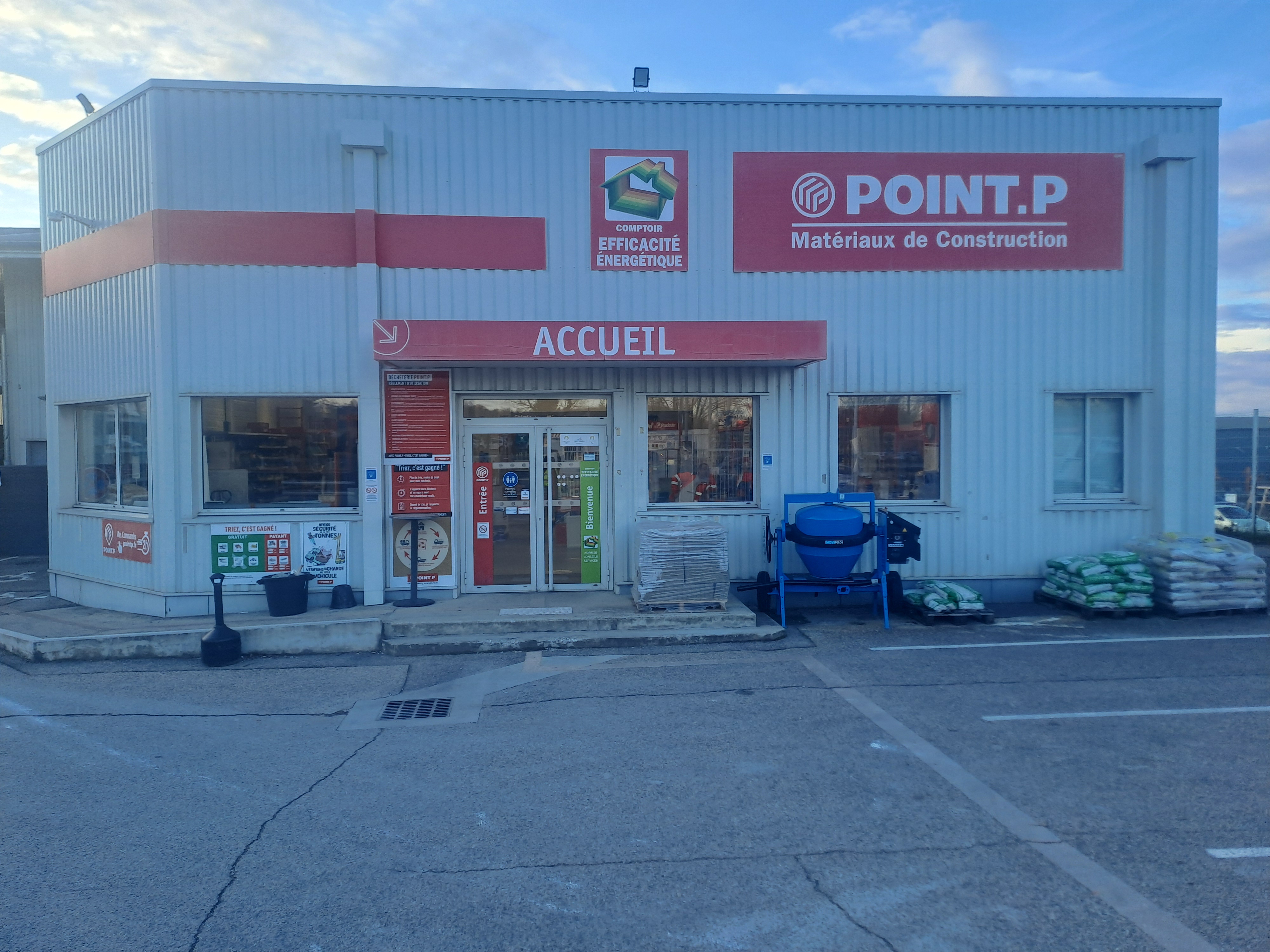 Foto 1 di POINT.P - Bourgoin Jallieu