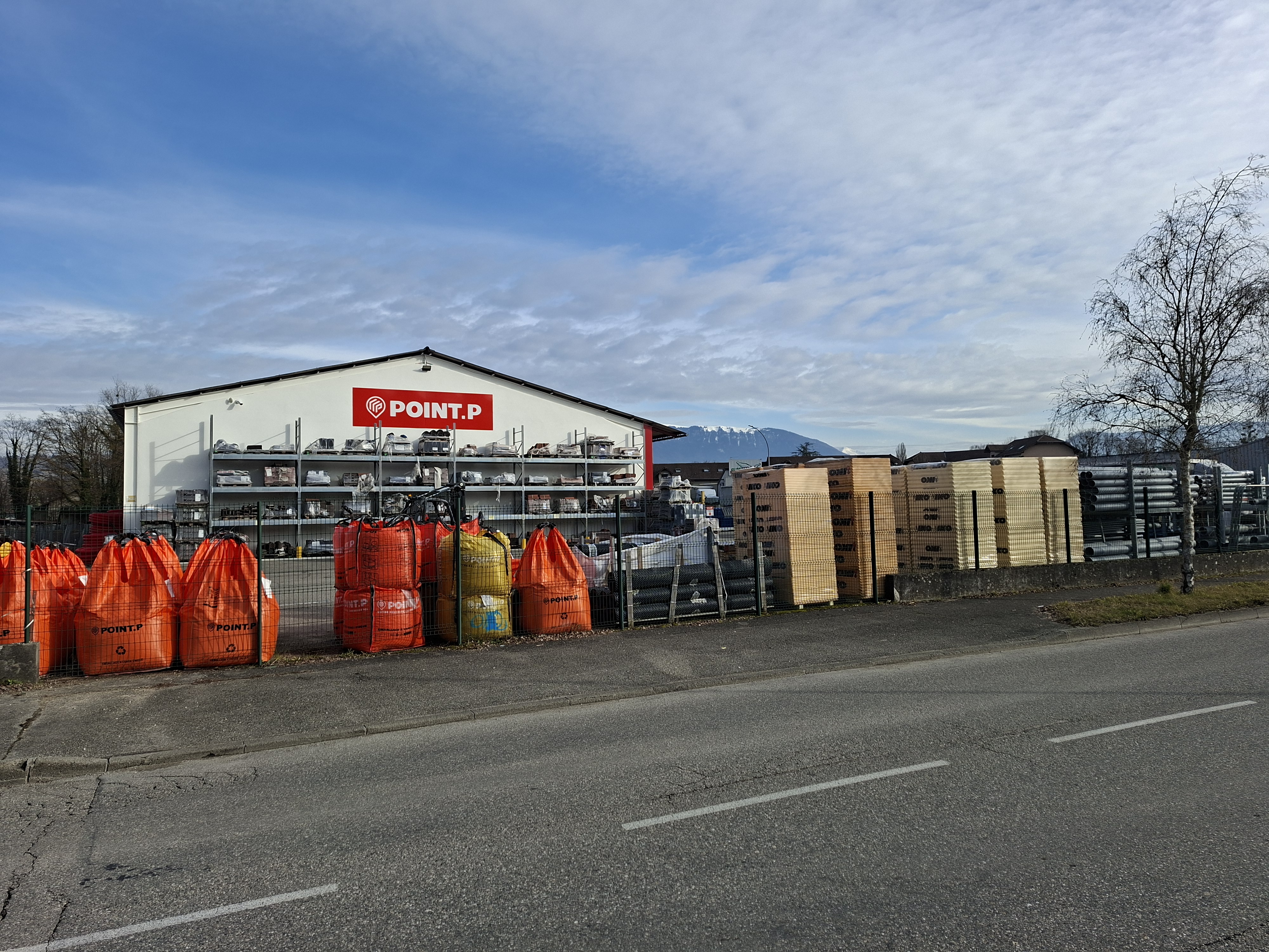 Foto 1 di Point.P - Rumilly