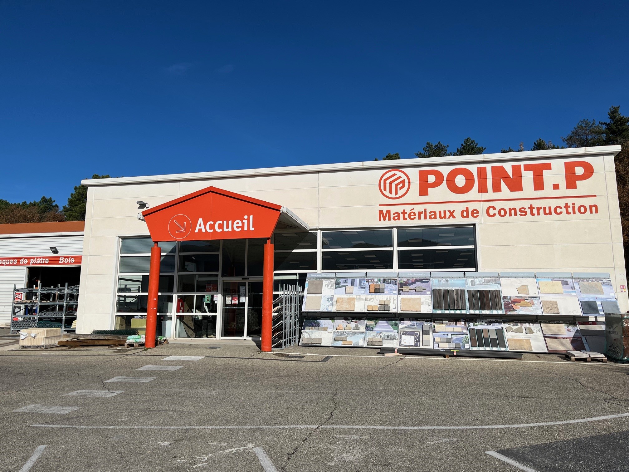 Foto 2 di Point.P - Dieulefit