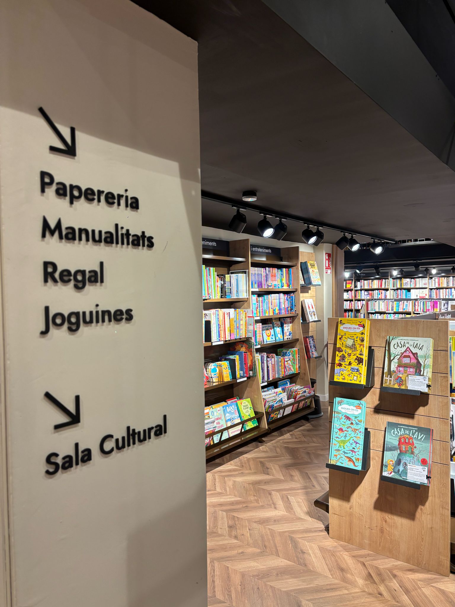 Llibreria, papereria i joguines Urquinaona | Abacus Cooperativa