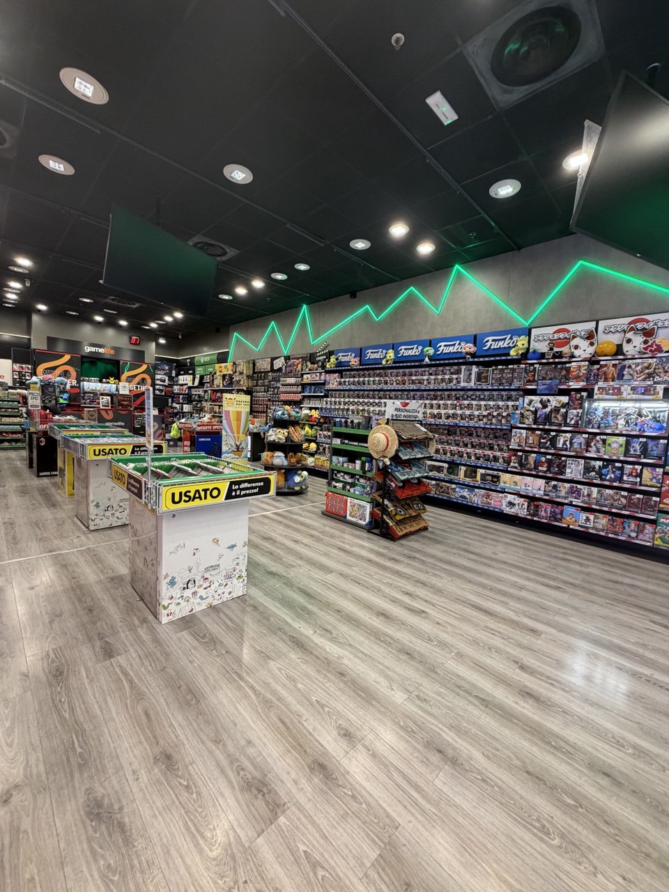 Foto 11 di GameStop