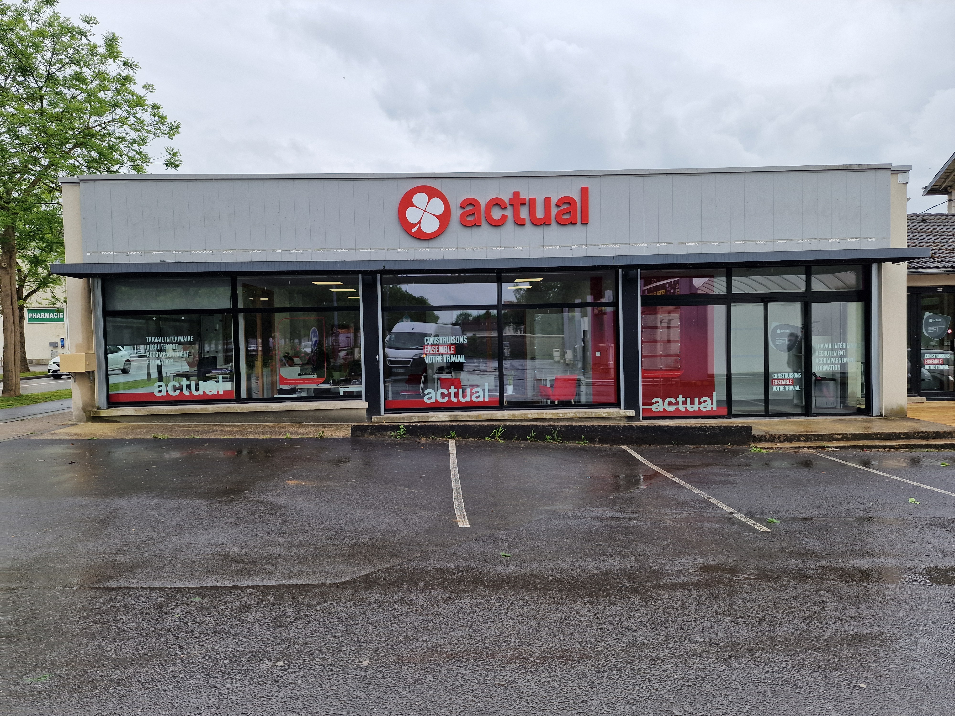 Foto 5 di Actual emploi Sedan