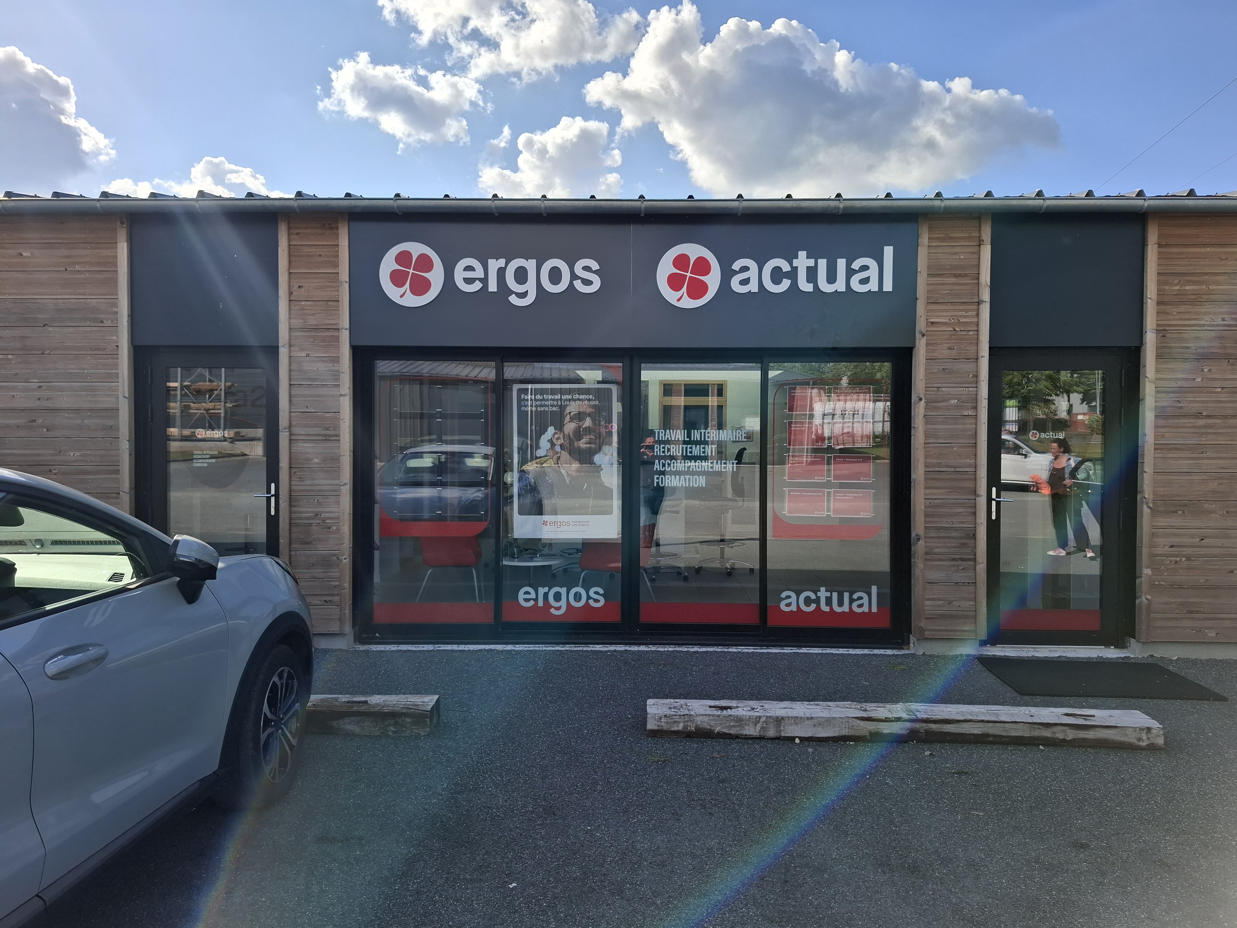 Foto 2 di Actual emploi Evron