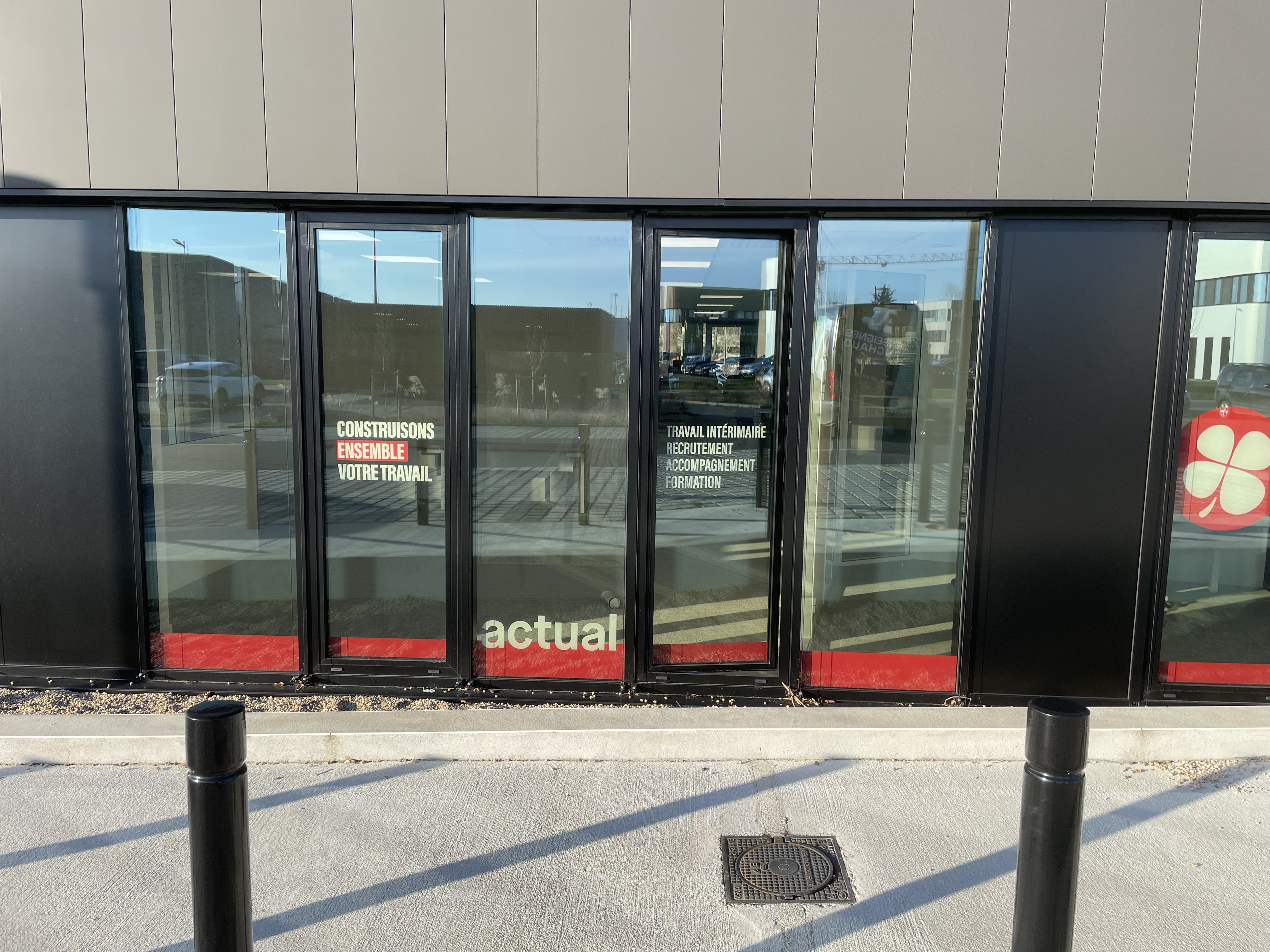 Foto 3 di Actual emploi Angers