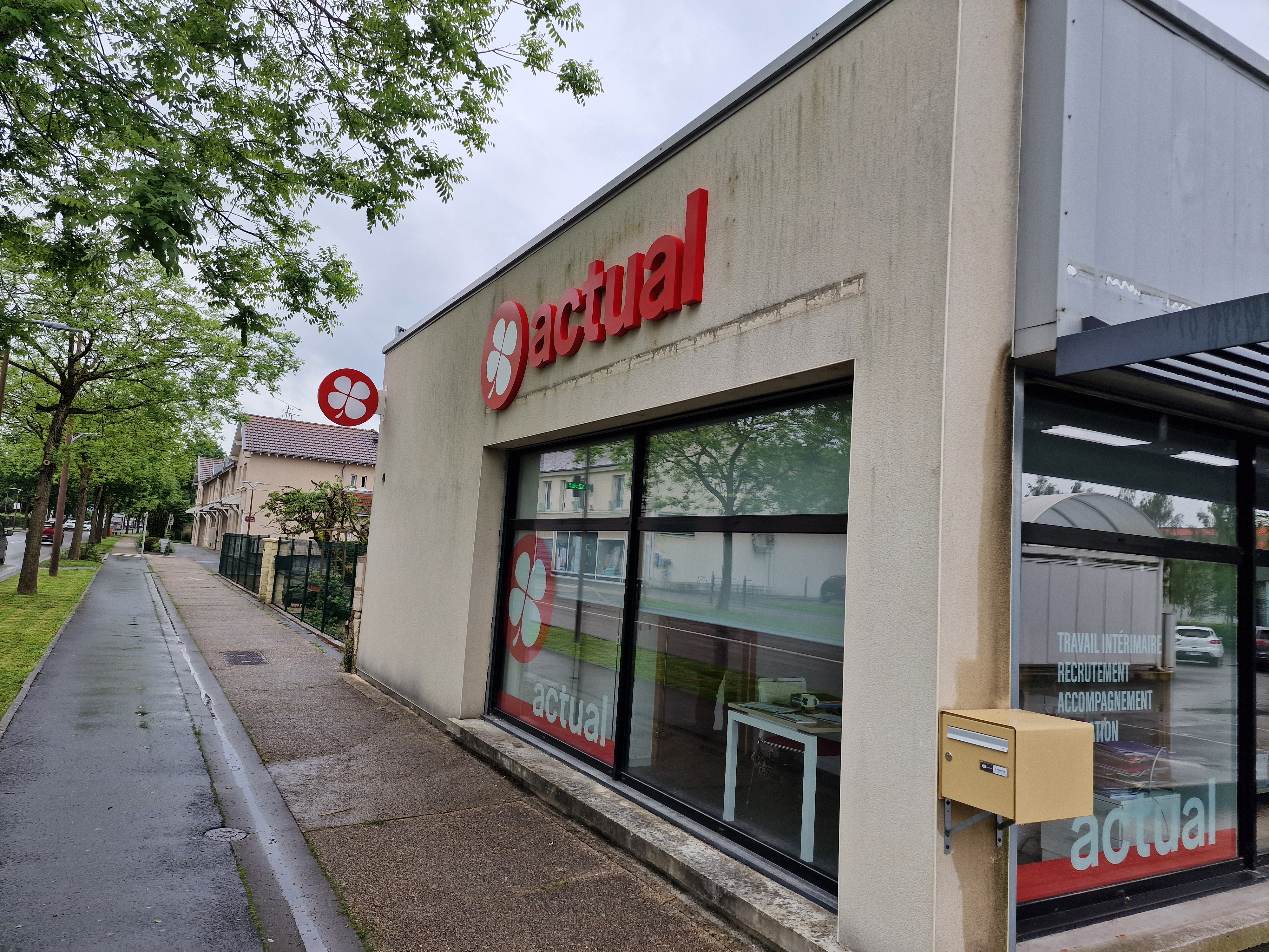Foto 7 di Actual emploi Sedan