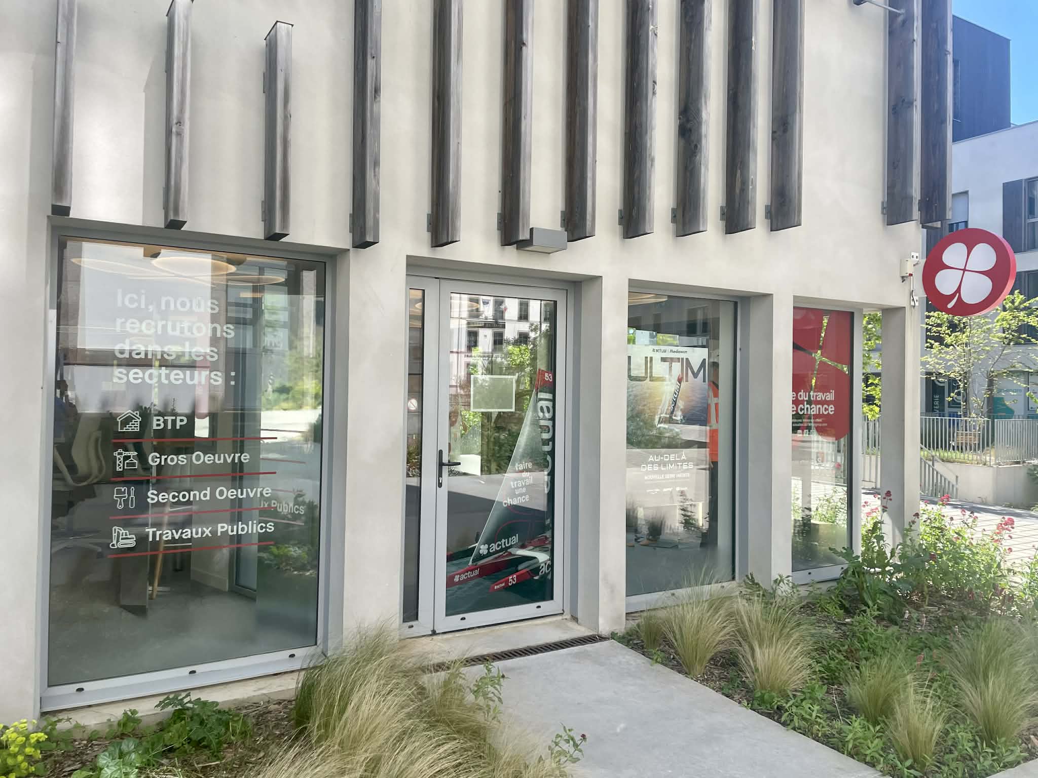 Foto 2 di Actual emploi BTP Laval