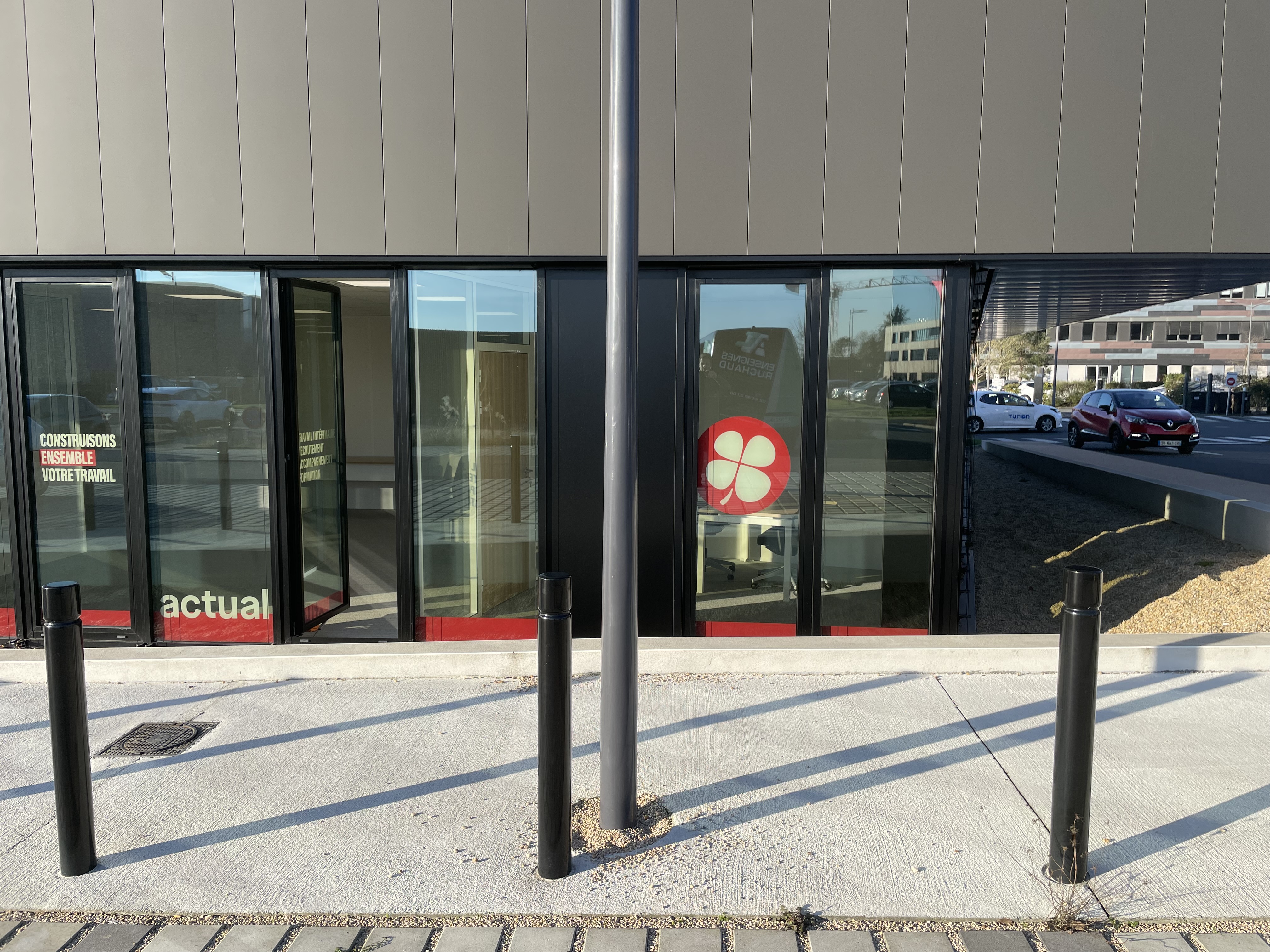Foto 1 di Actual emploi Angers