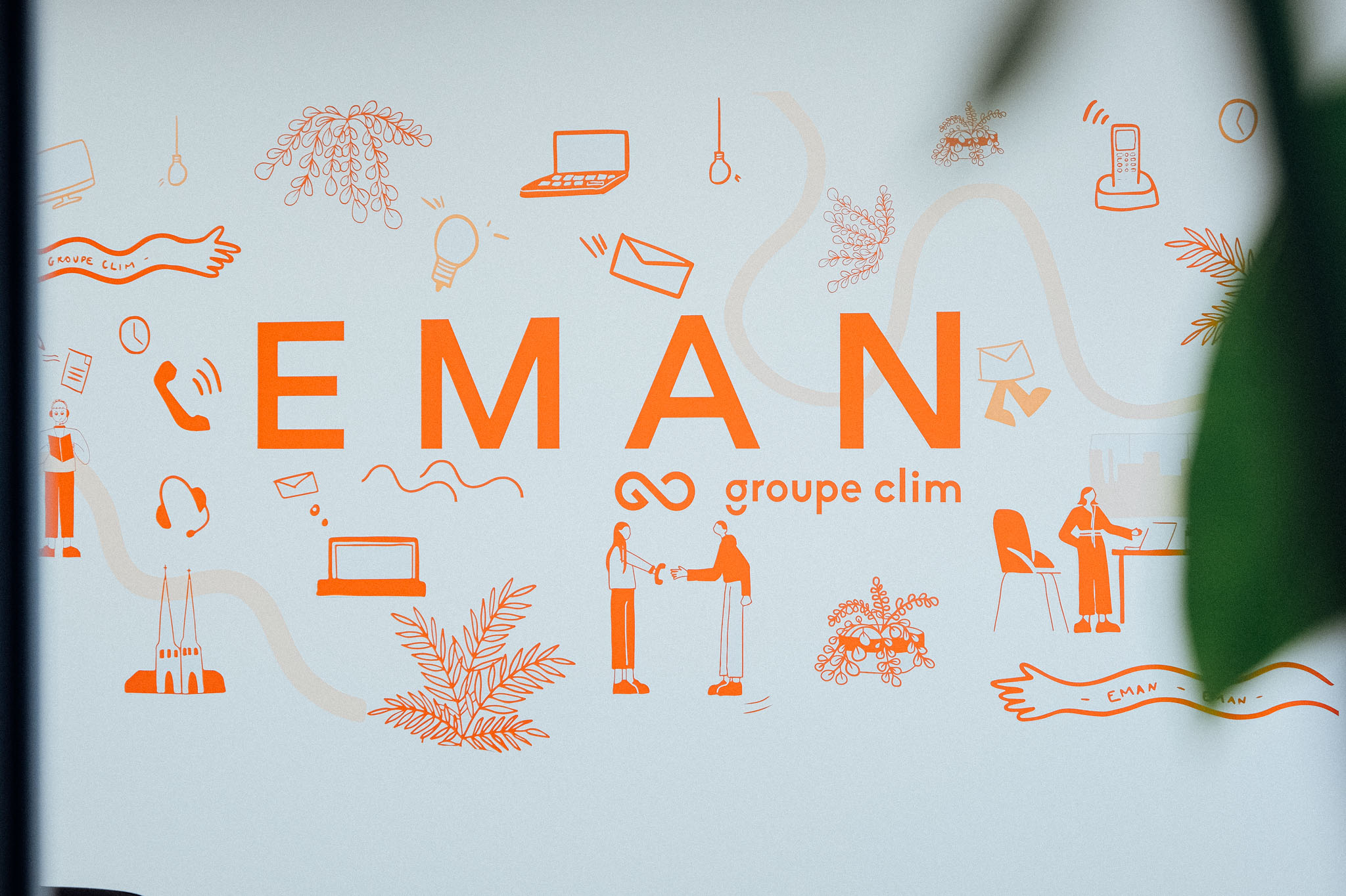 Foto 1 di EMAN : Centre de relations clients