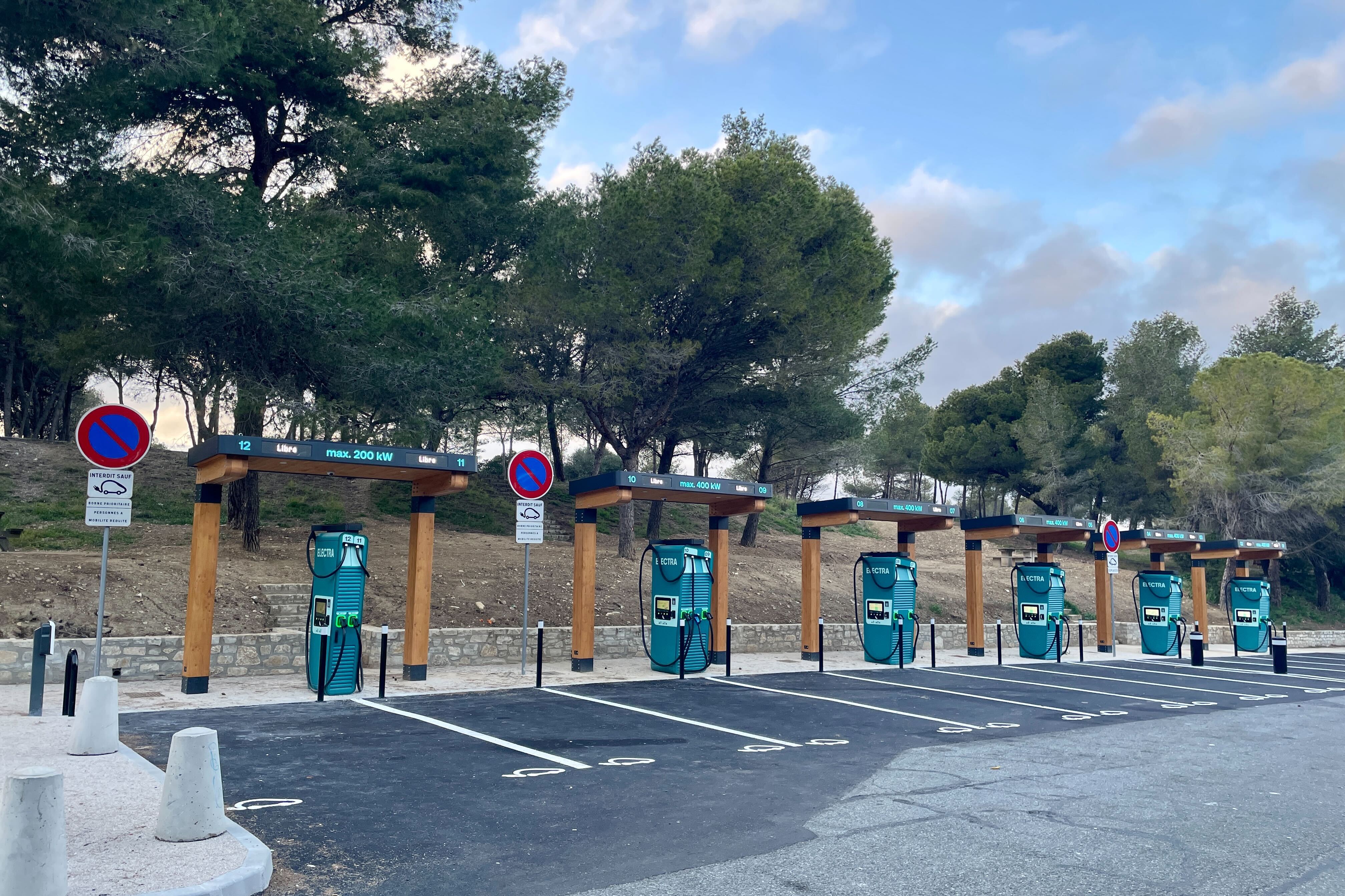 Foto 4 di Electra Charging Station