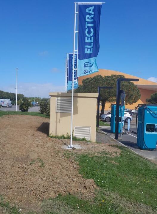Foto 4 di Electra Charging Station