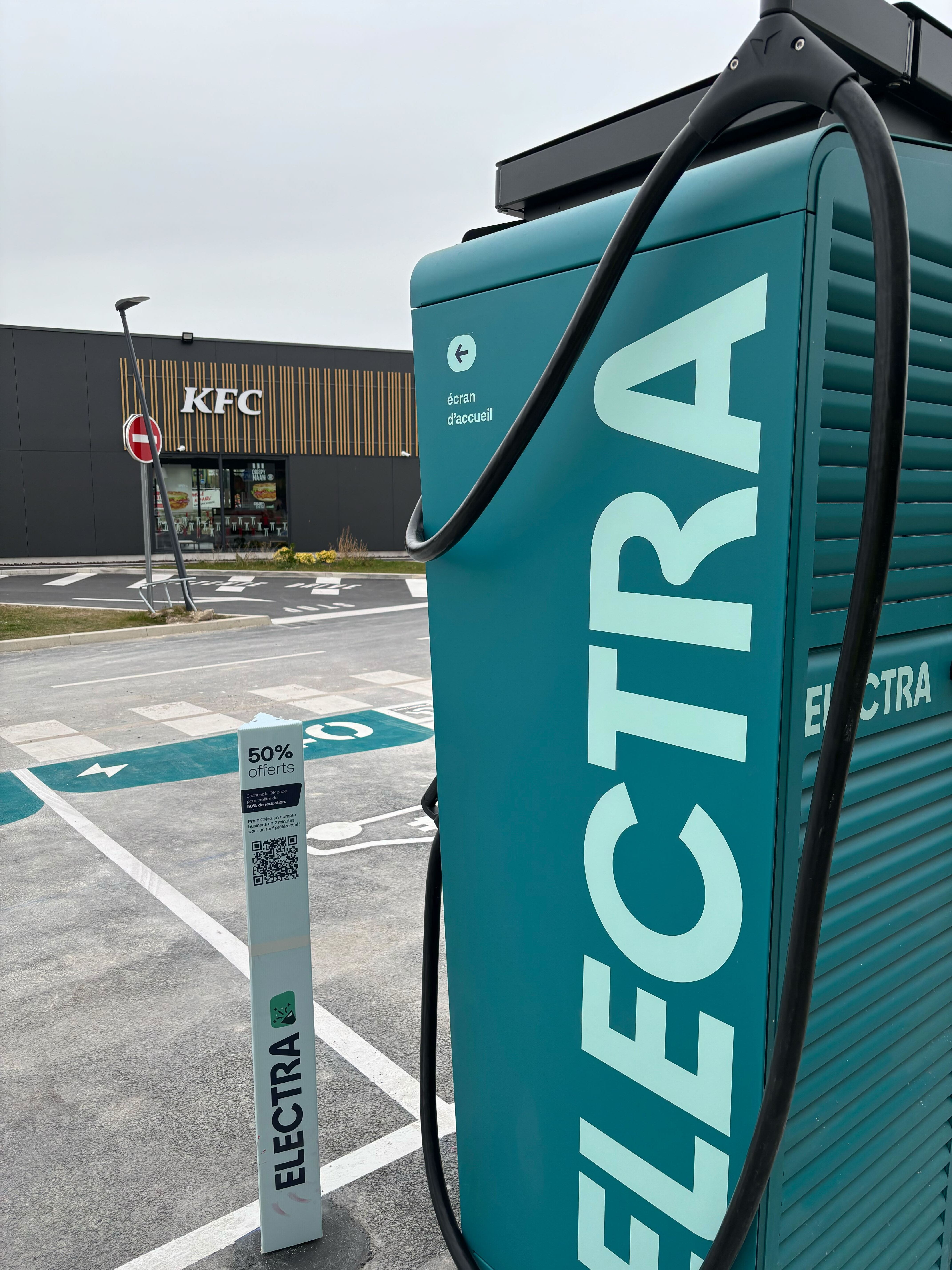 Foto 2 di Electra Charging Station