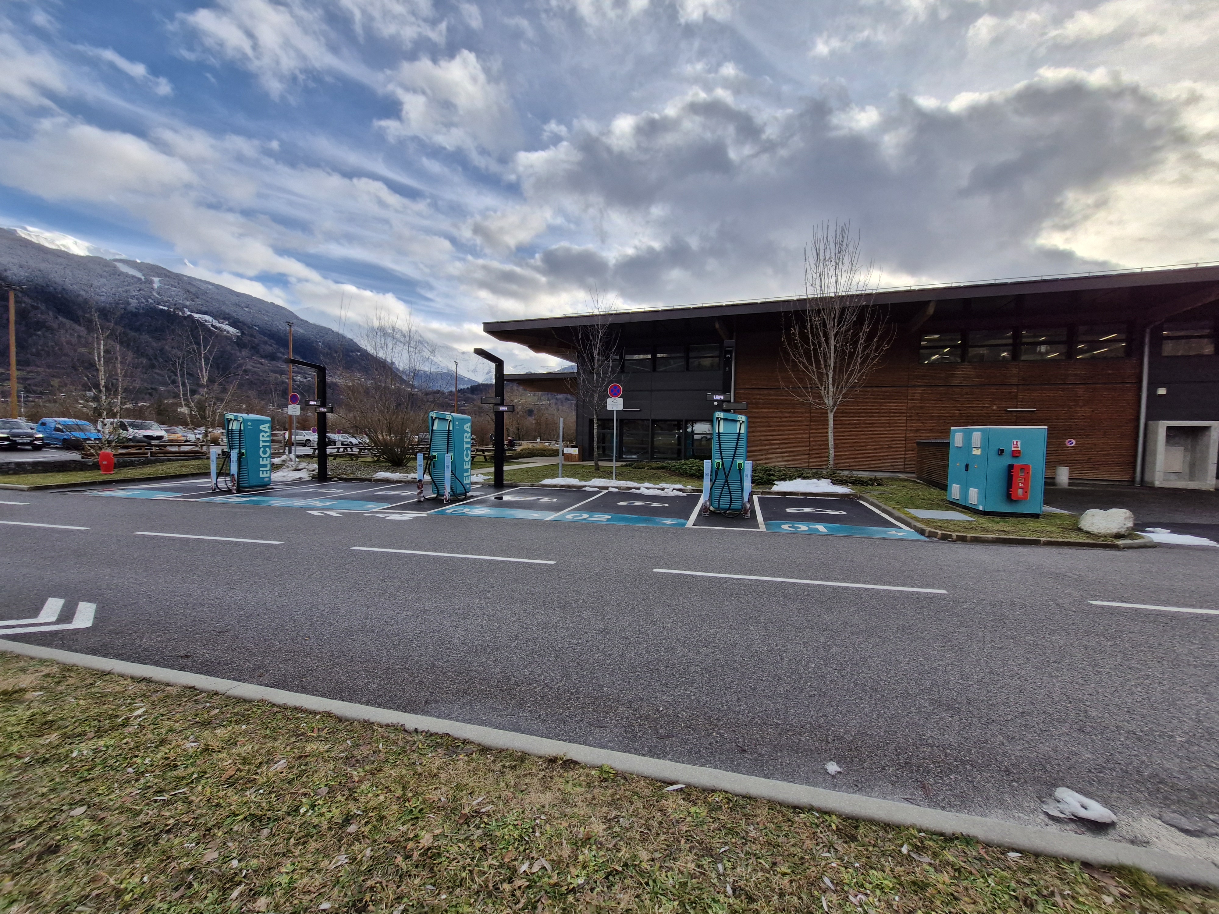 Foto 4 di Electra Charging Station