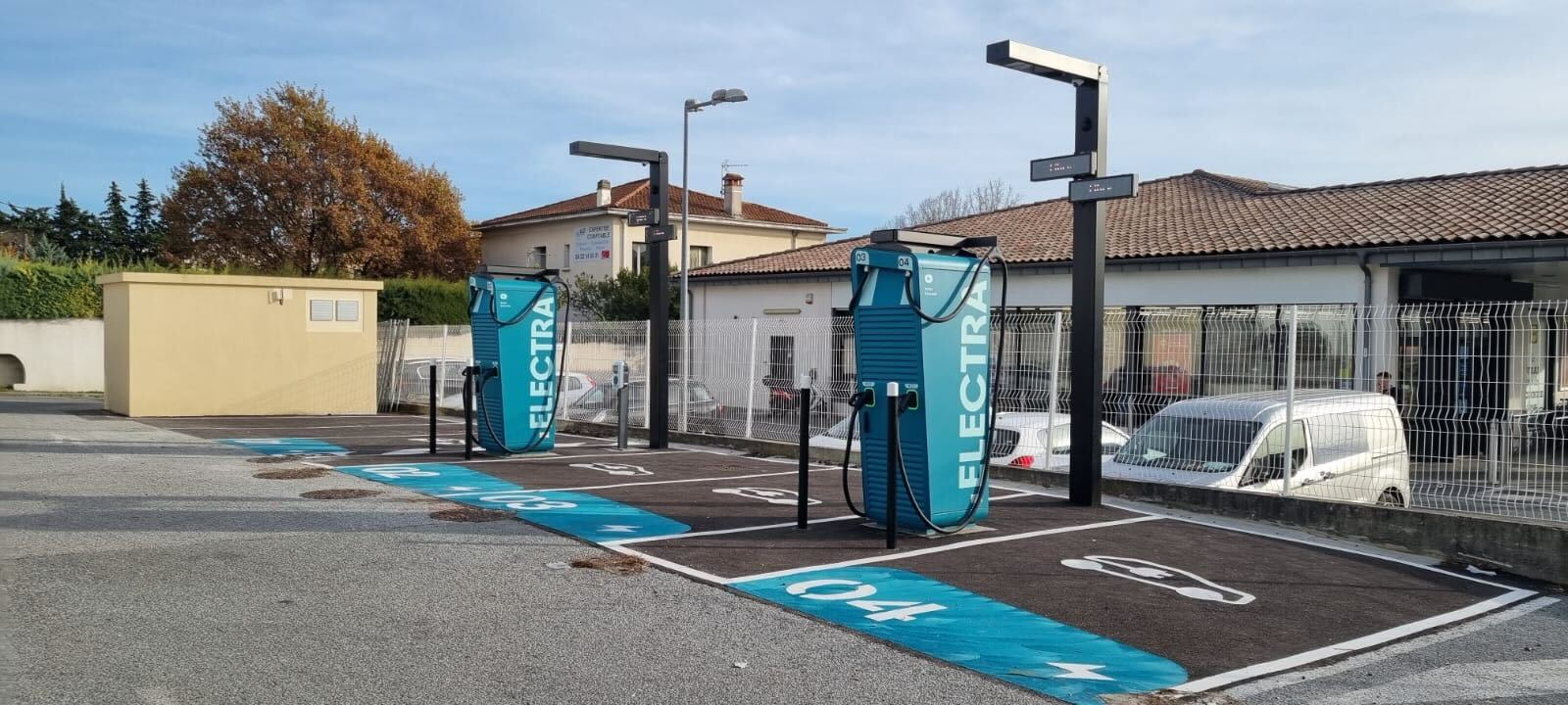 Foto 1 di Electra Charging Station