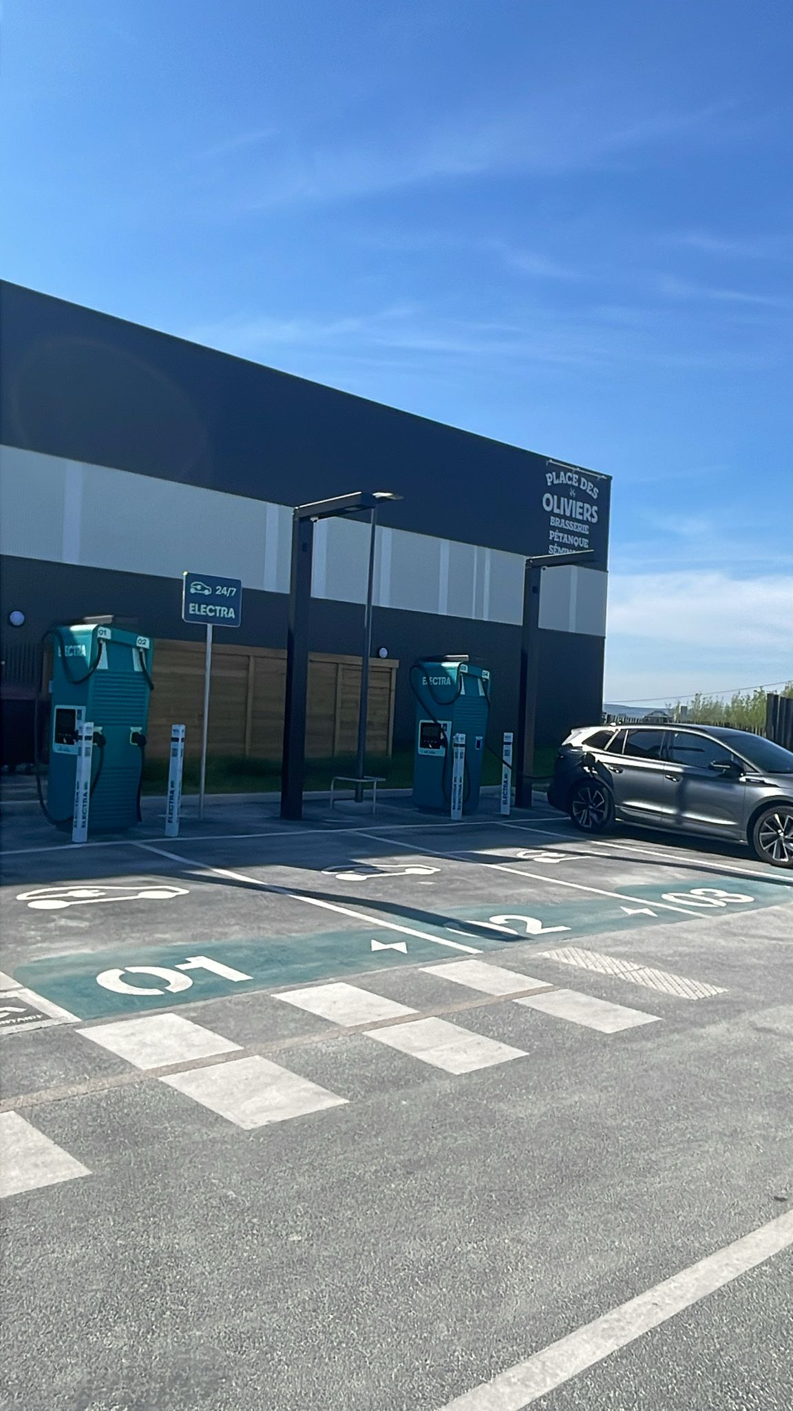 Foto 4 di Electra Charging Station