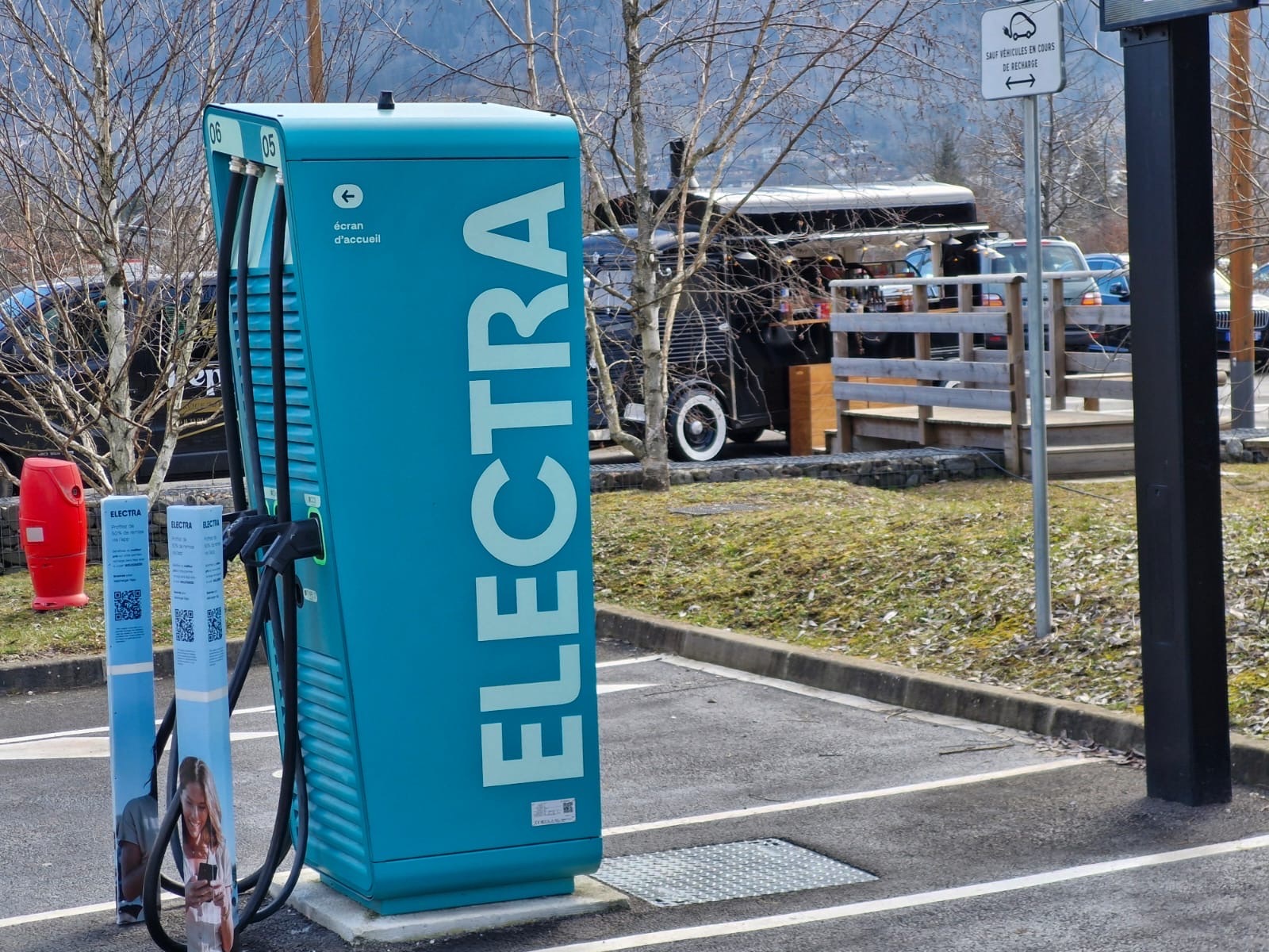 Foto 6 di Electra Charging Station