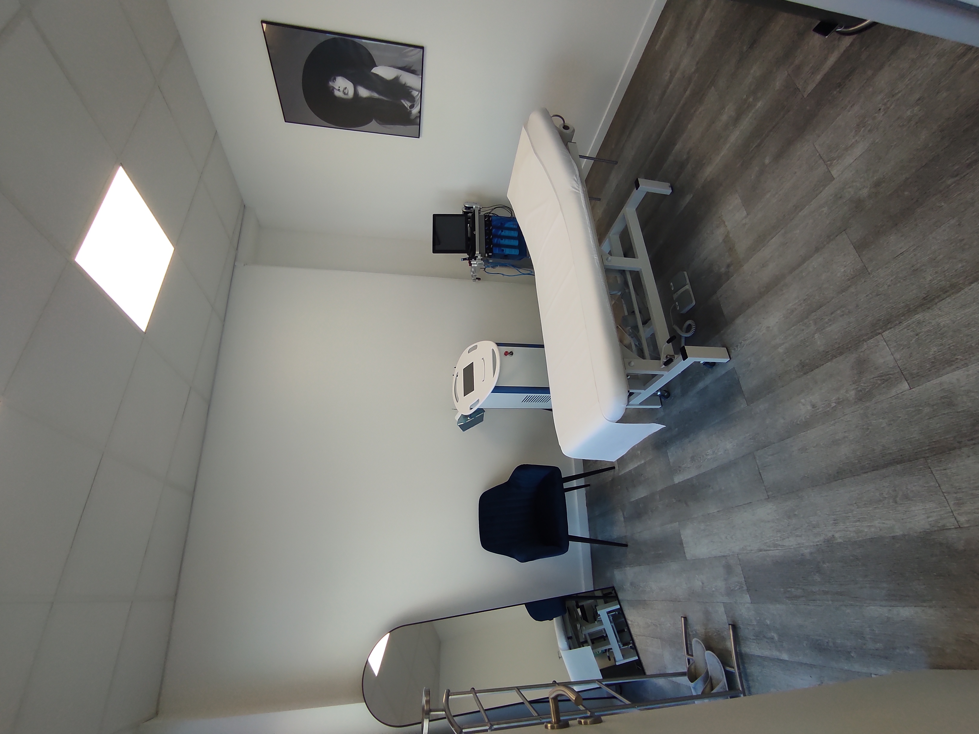 Foto 2 di DermaPro Laser Tours