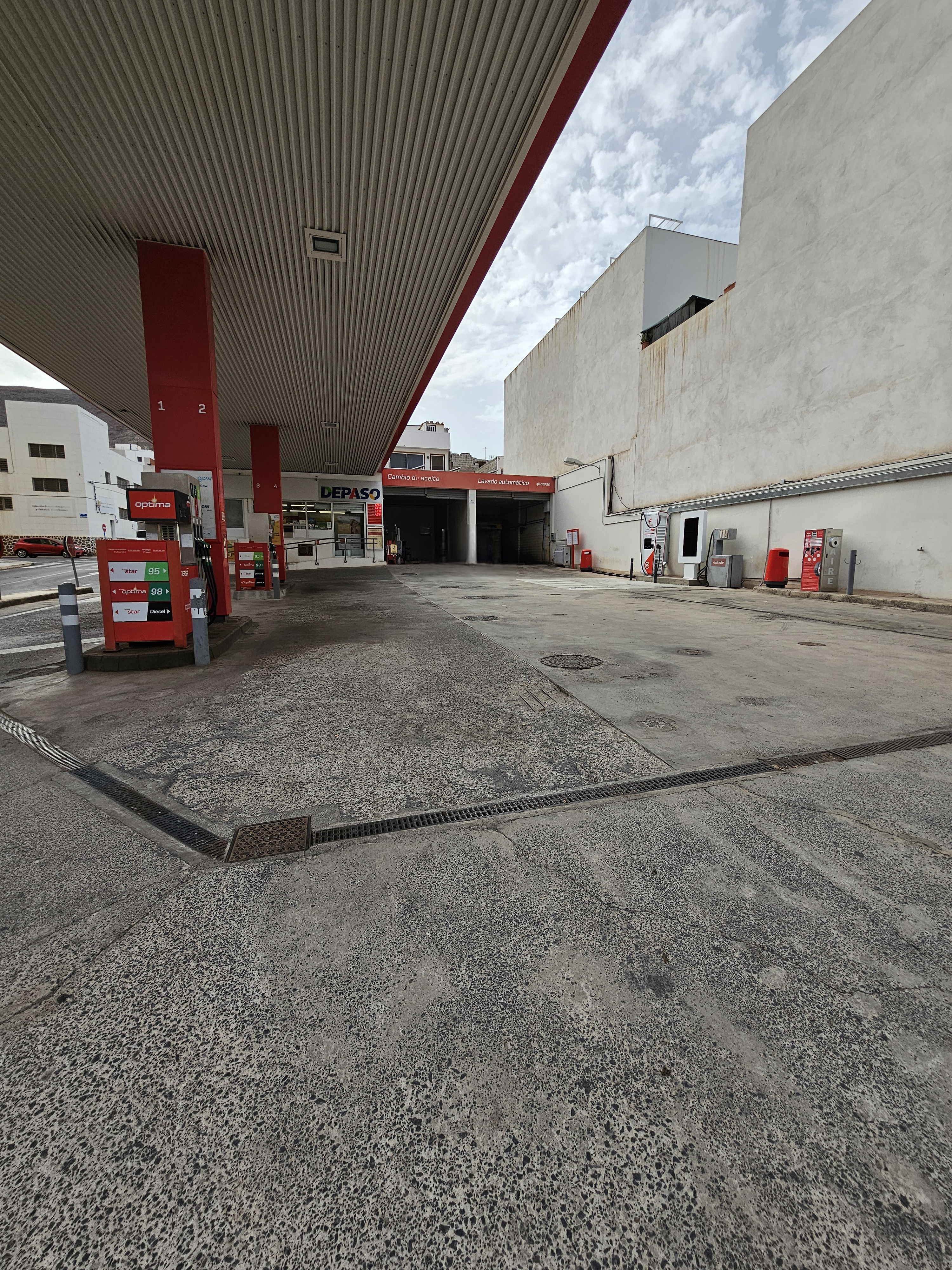 Estación de servicio Moeve, antes Cepsa