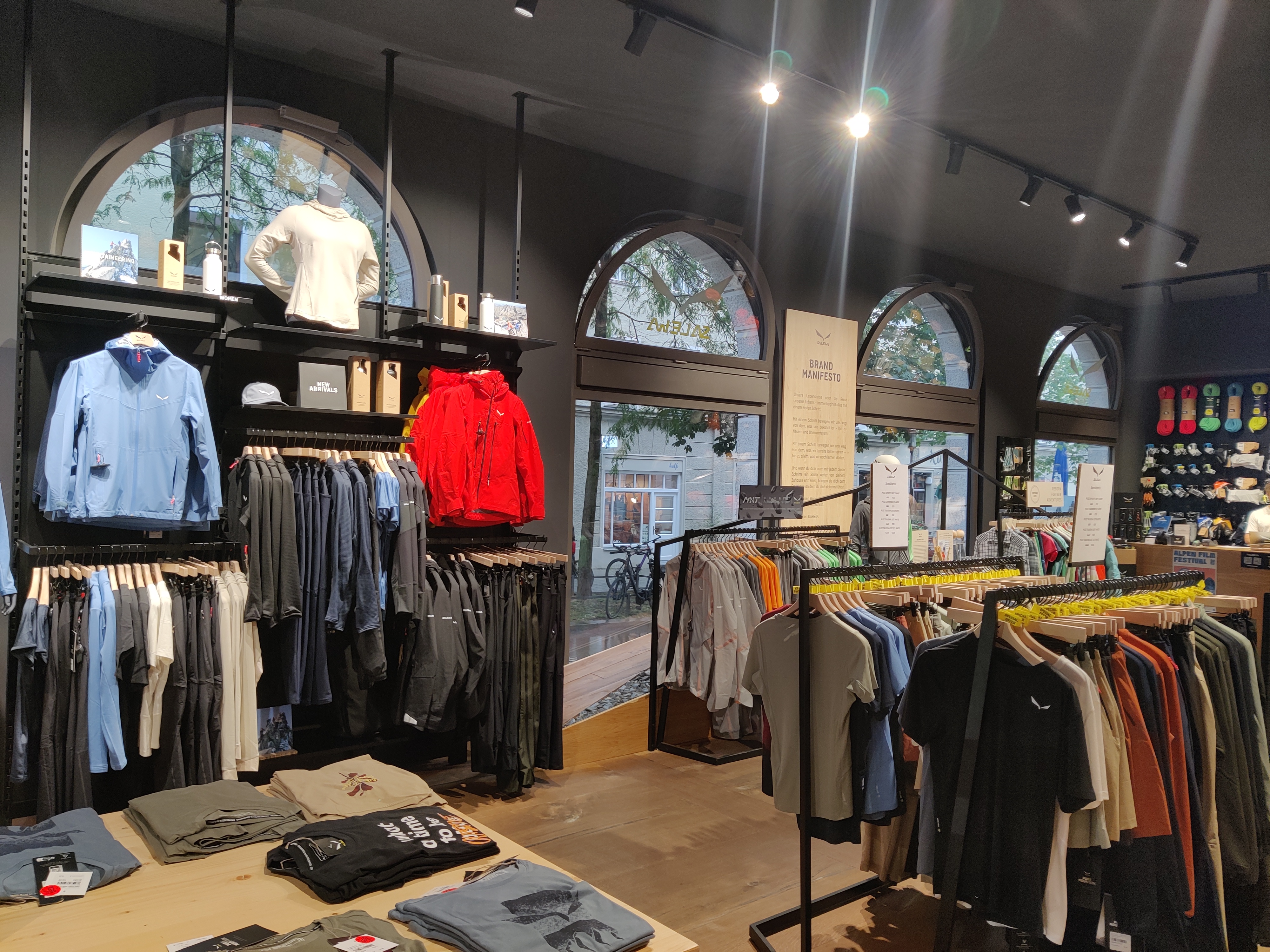 Foto 4 di Salewa Store München