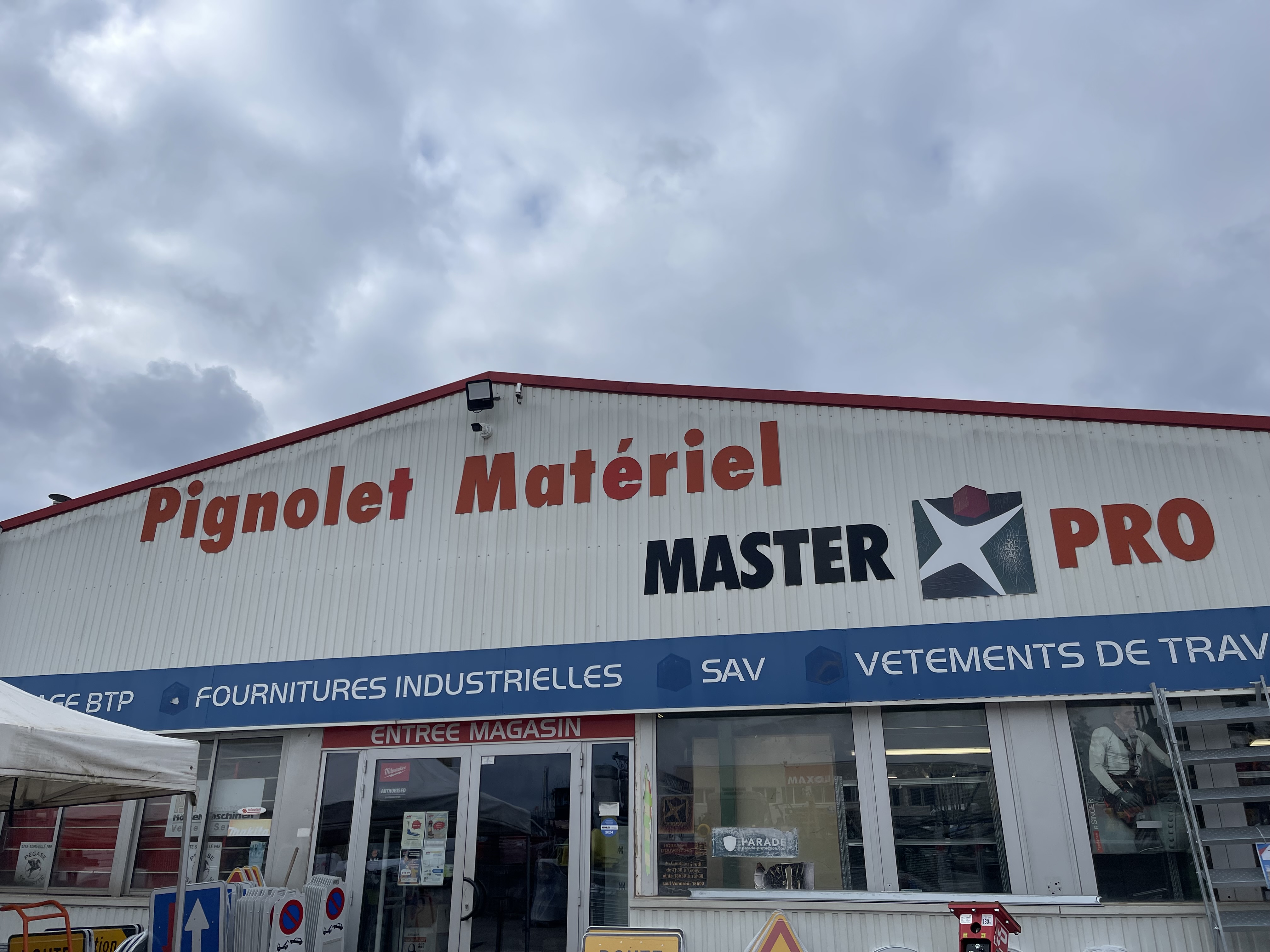 Foto 1 di PIGNOLET MATERIEL