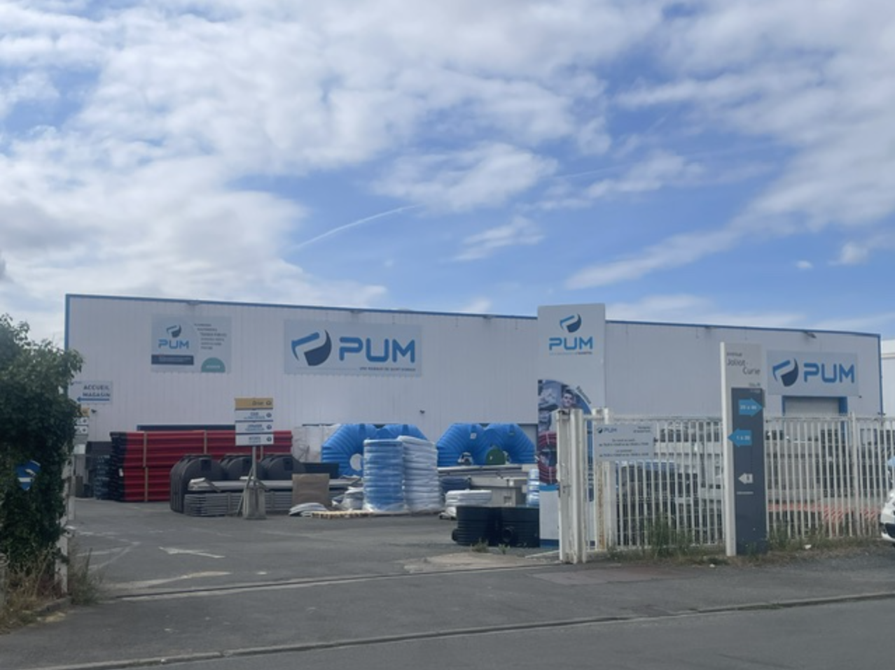 Foto 1 di PUM