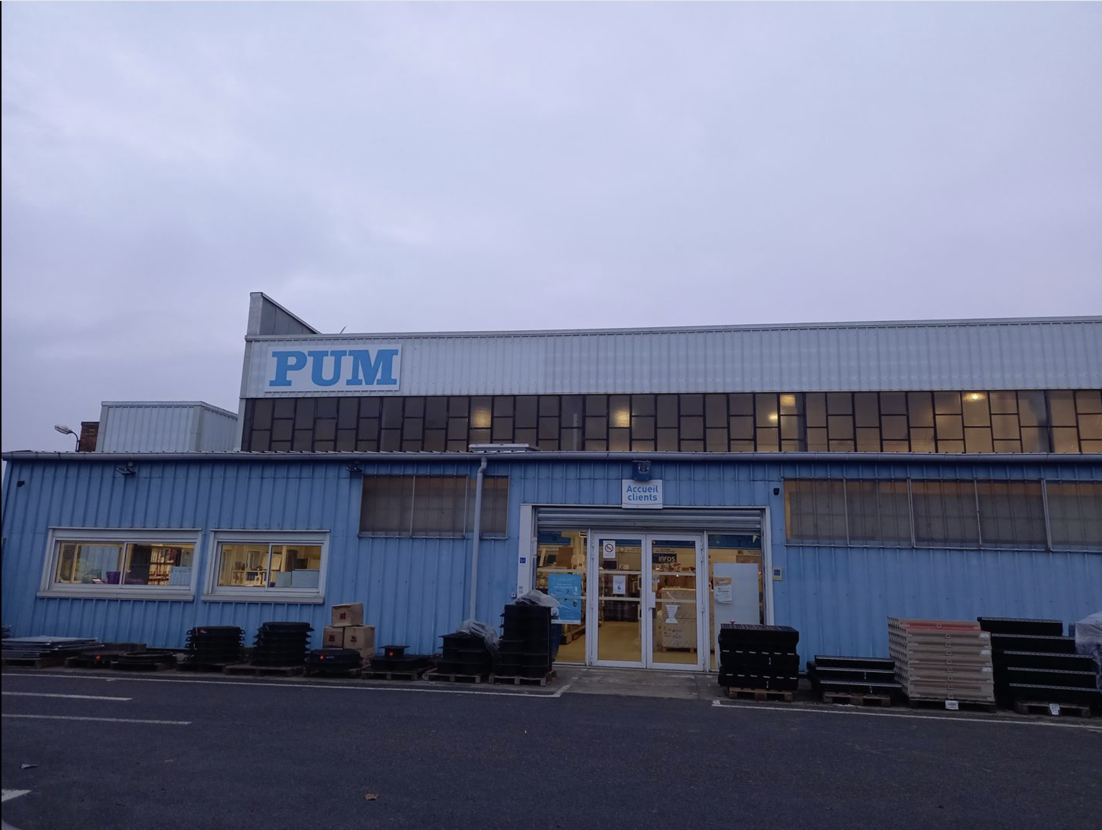 Foto 1 di PUM