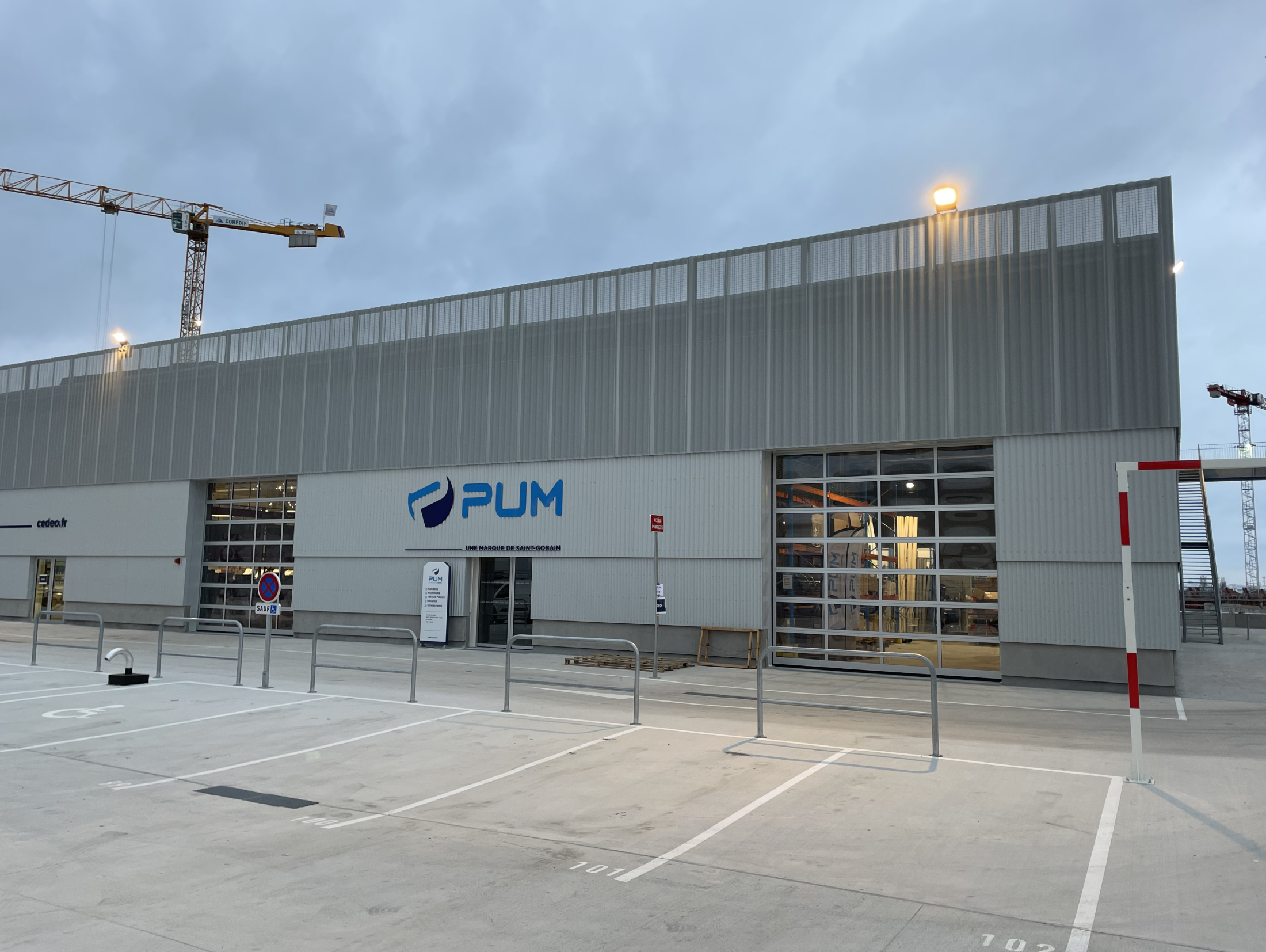 Foto 1 di PUM