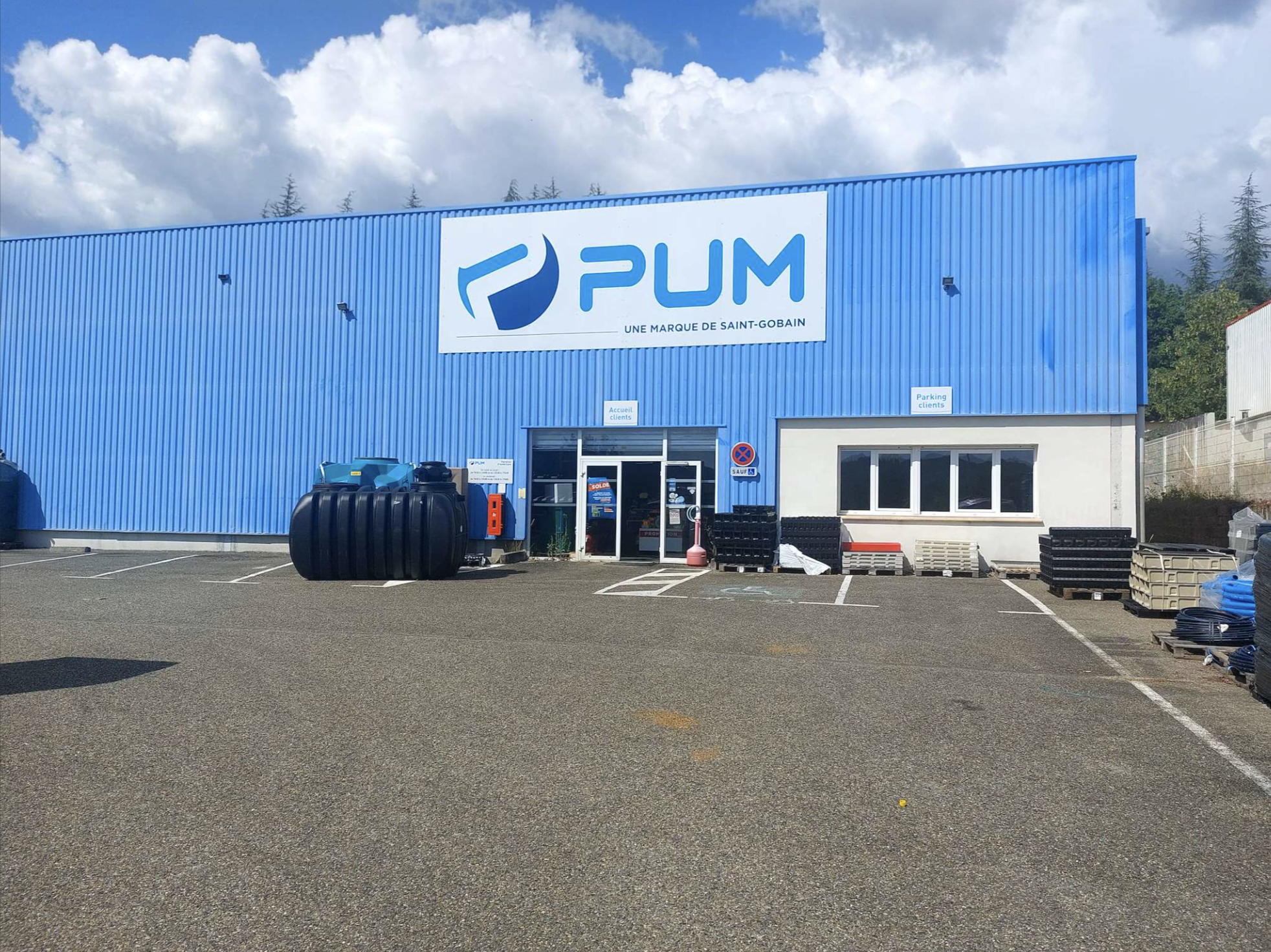 Foto 1 di PUM