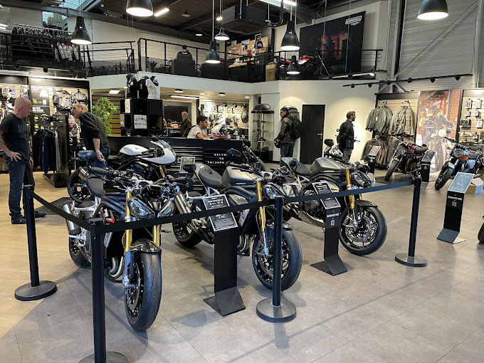 Foto 1 di TRIUMPH 77