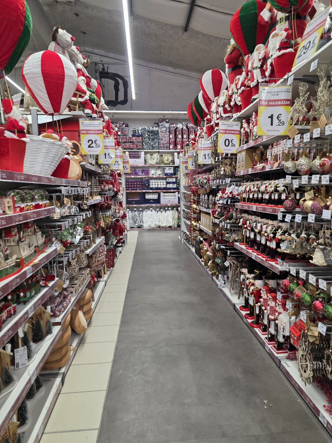 Foto 24 di Maxi Bazar