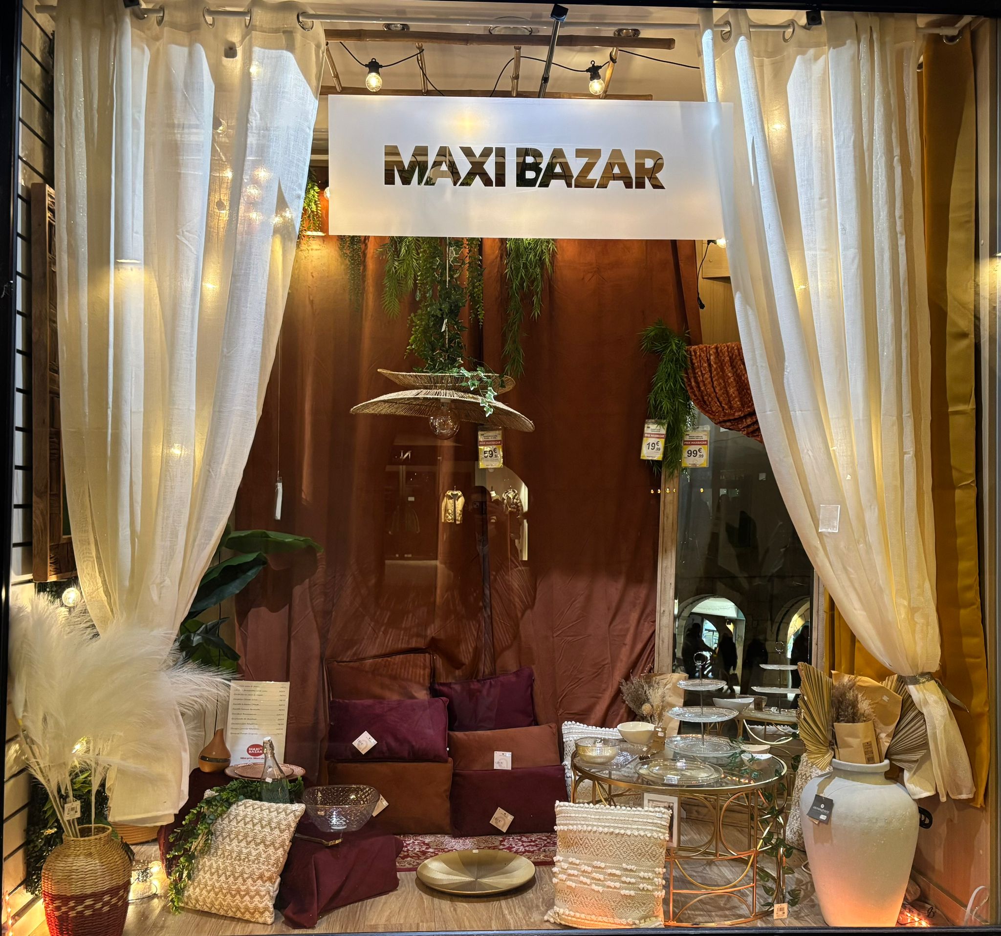 Foto 1 di Maxi Bazar