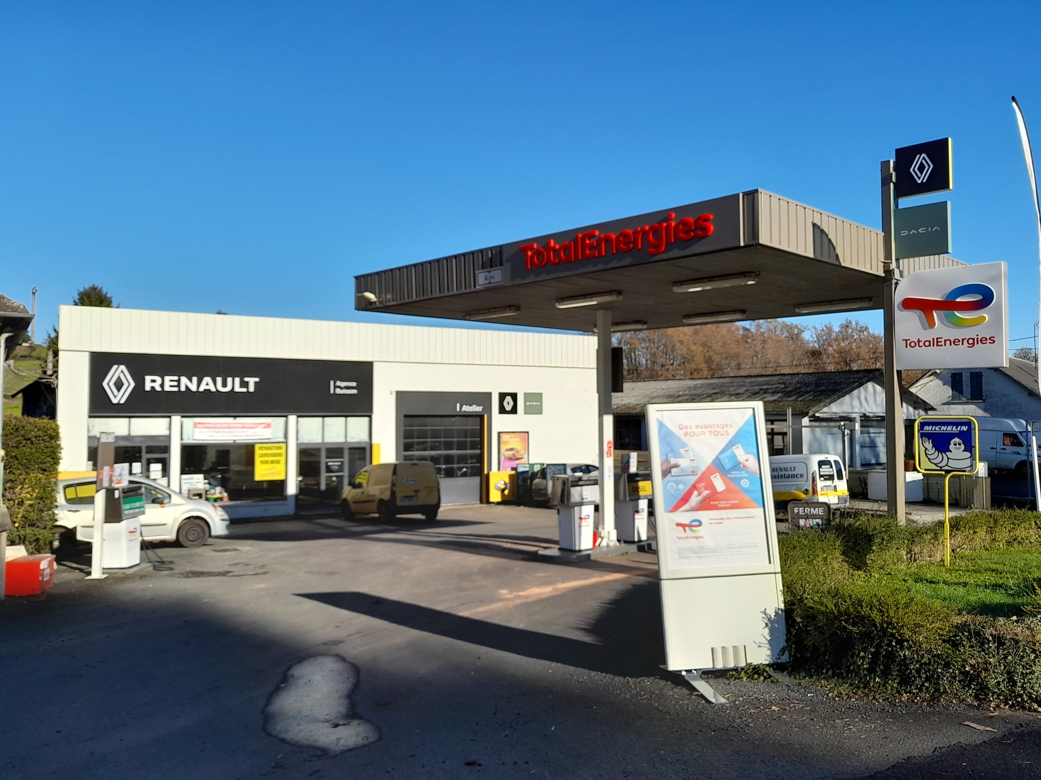 Foto 3 di Agent RENAULT BUISSON CHABRIGNAC