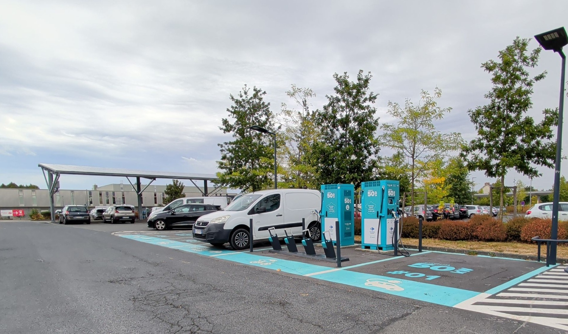Foto 2 di DRIVECO Charging Station