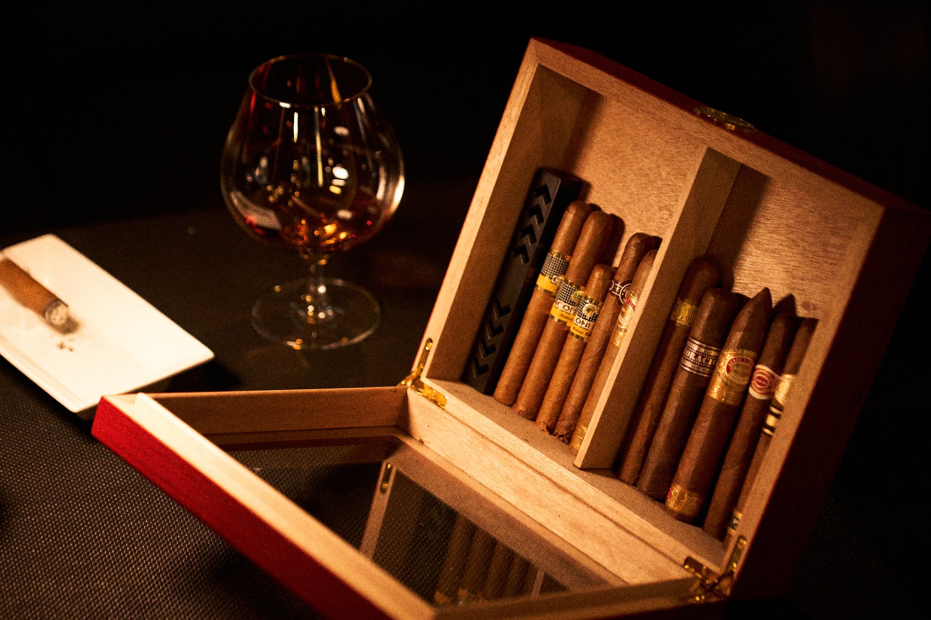 Foto 7 di Frivole Cigar Lounge