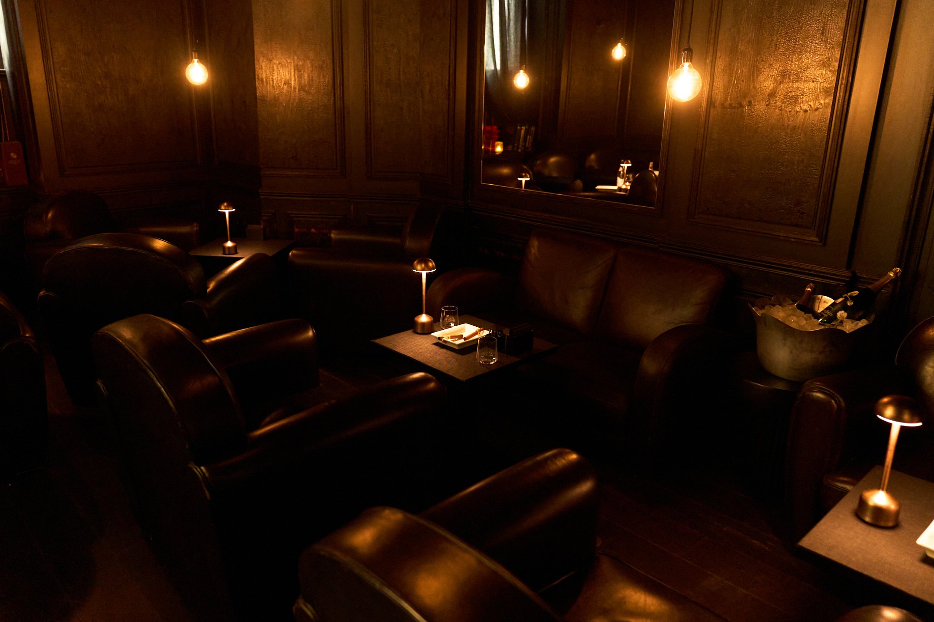 Foto 5 di Frivole Cigar Lounge