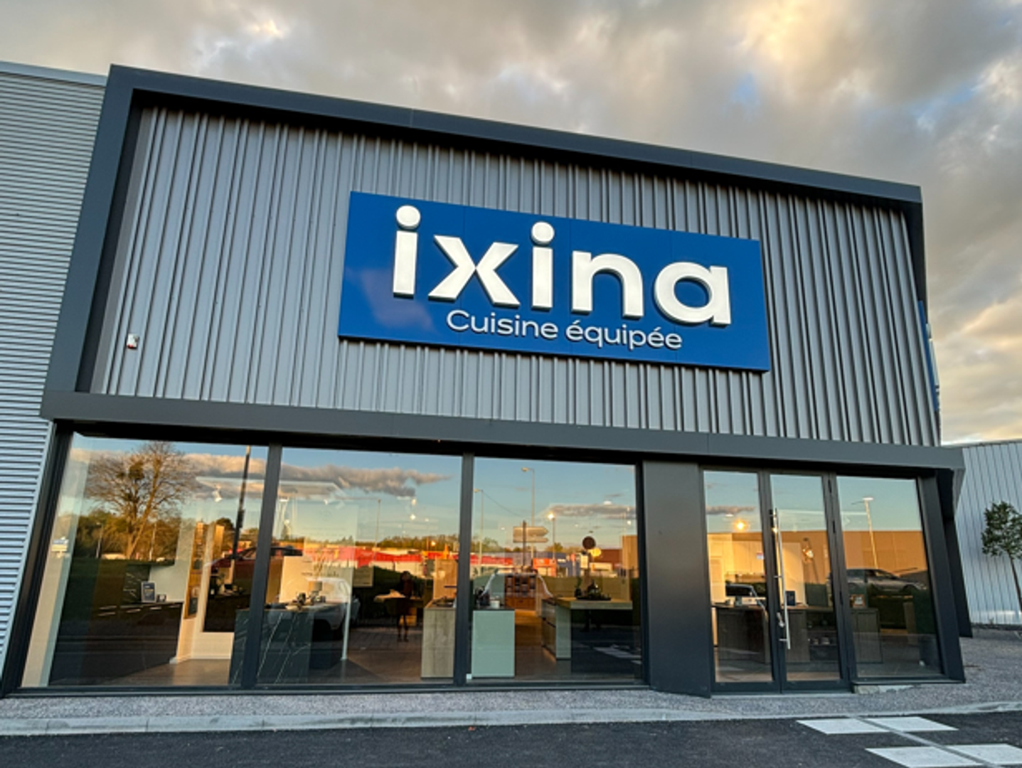Foto 1 di IXINA Metz