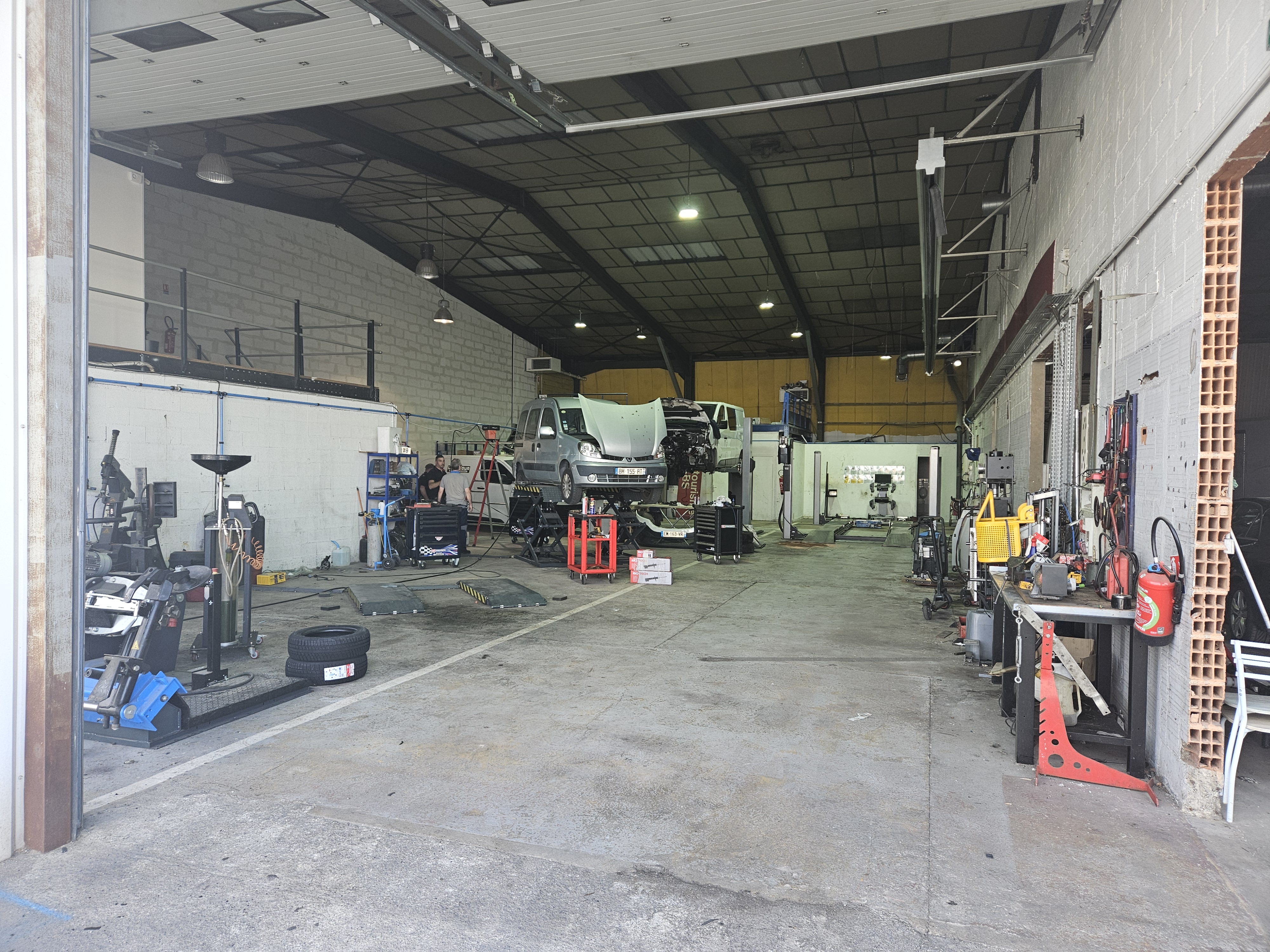 Foto 3 di GARAGE DIB
