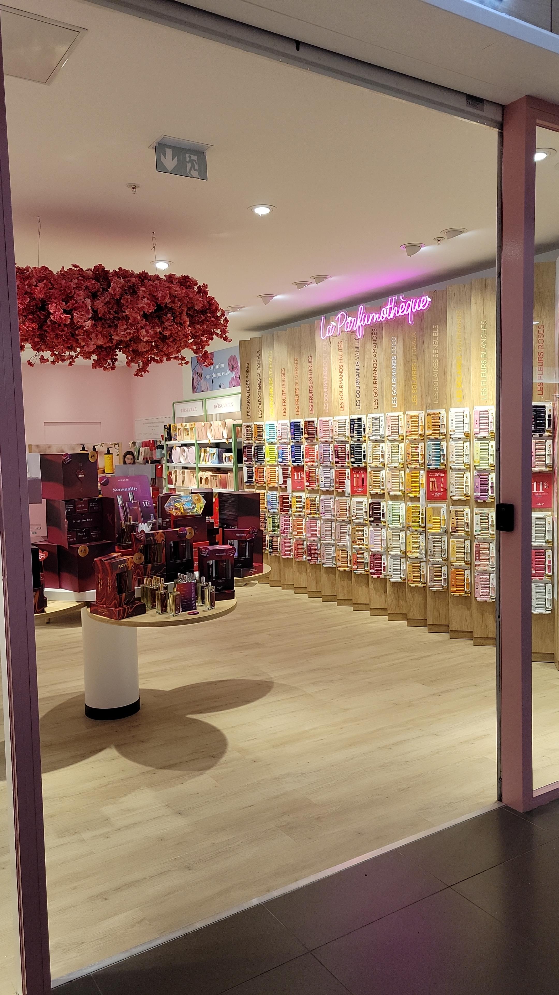 Foto 4 di Adopt Parfums