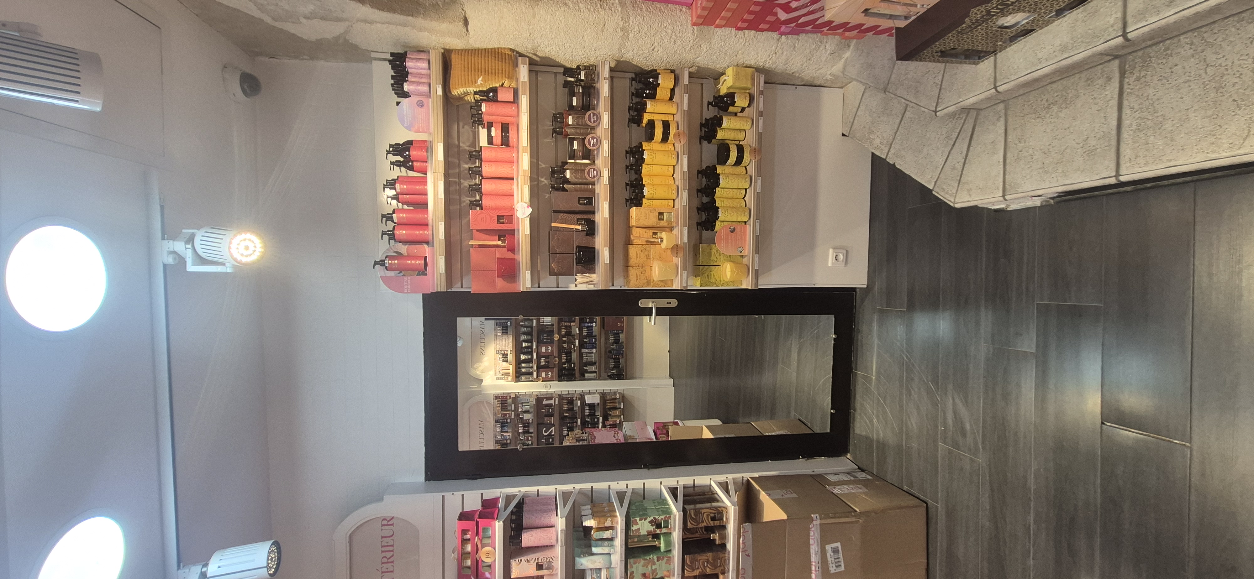Foto 4 di Adopt Parfums