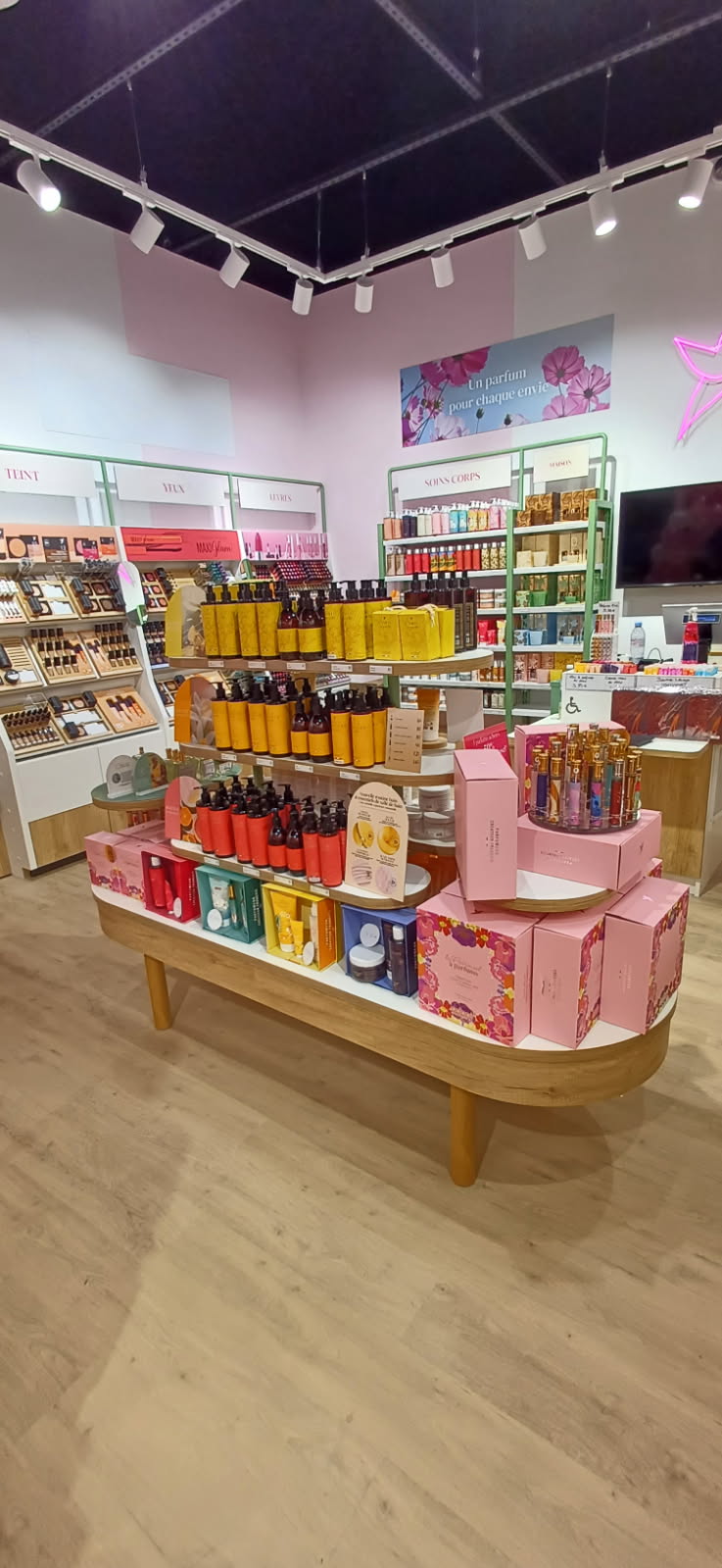 Foto 10 di Adopt Parfums