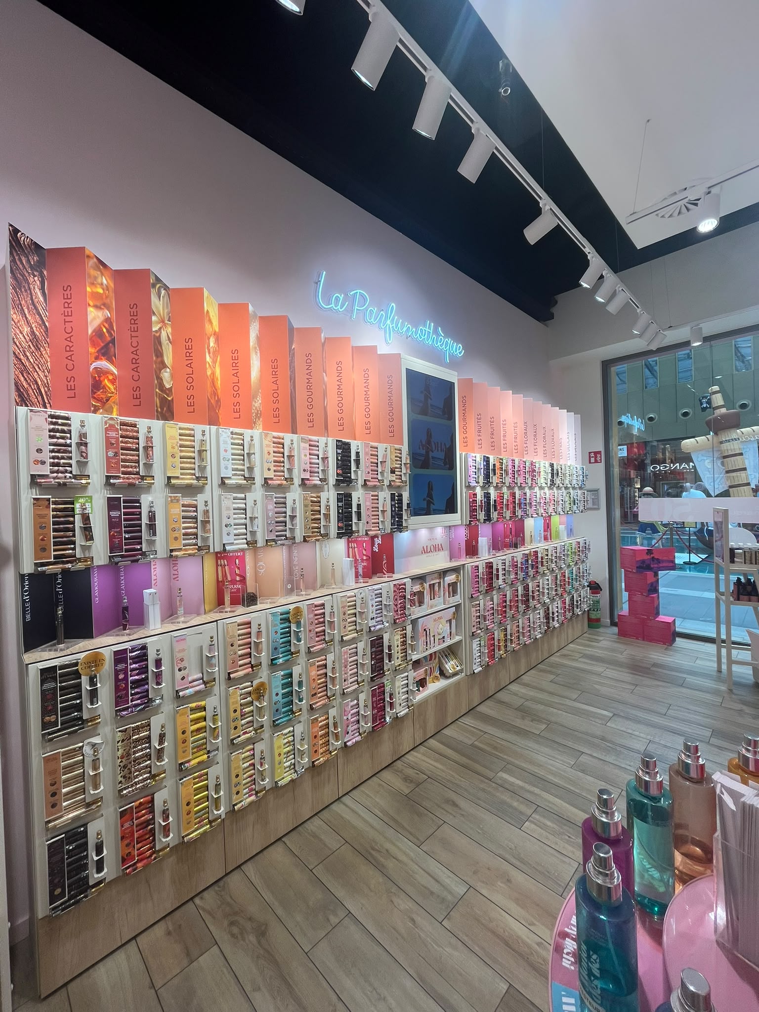 Foto 11 di Adopt Parfums
