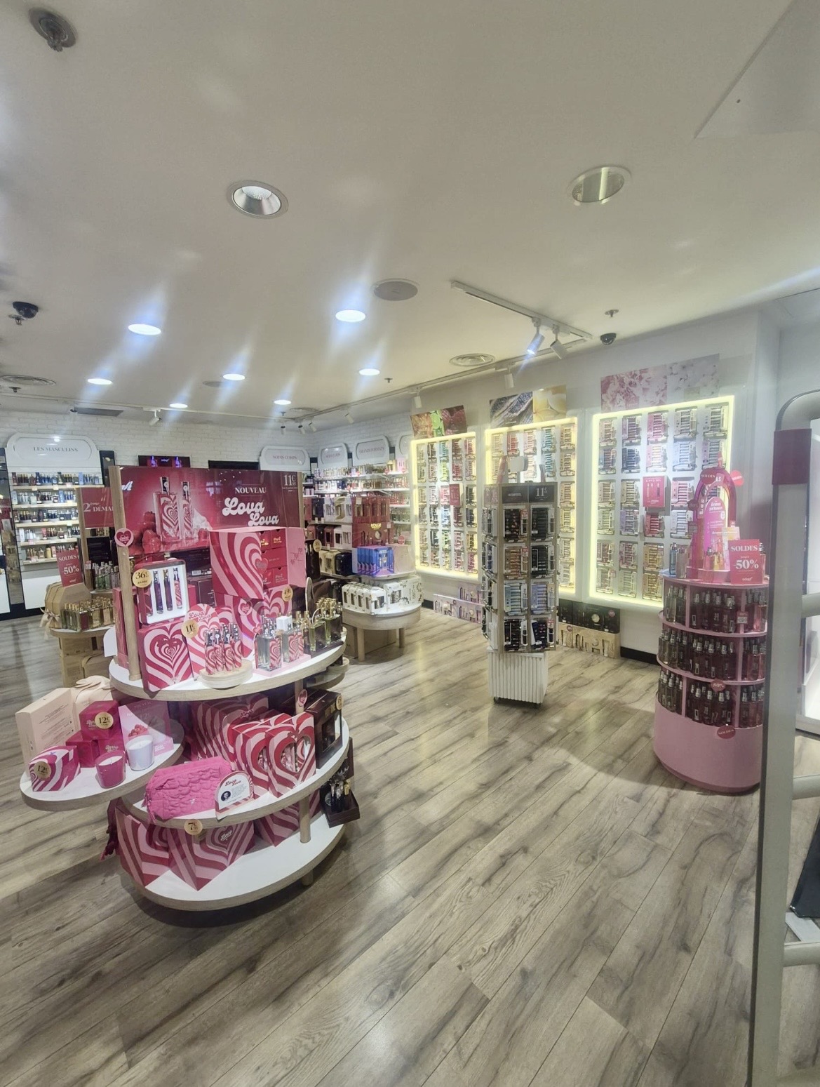 Foto 8 di Adopt Parfums