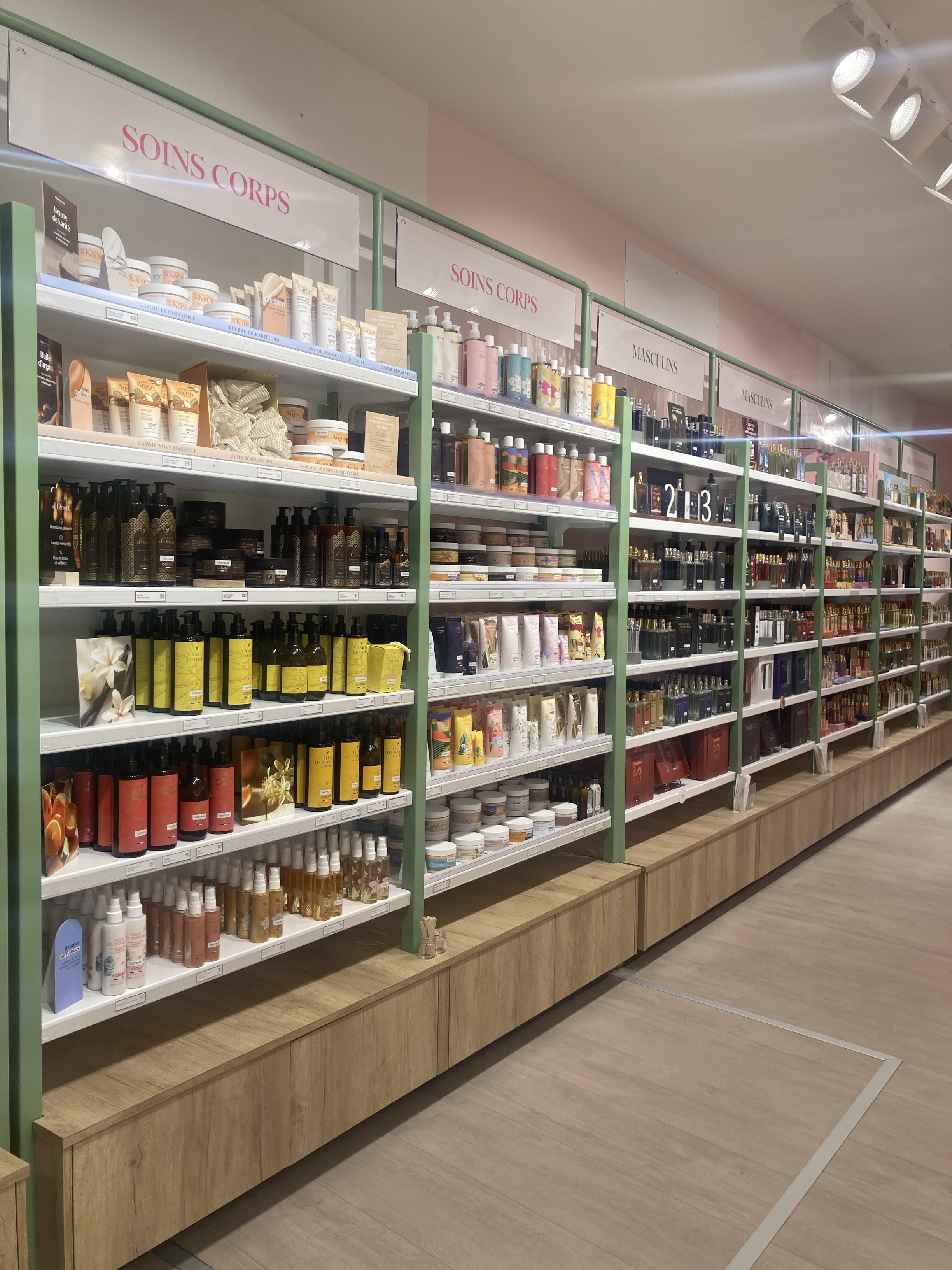 Foto 6 di Adopt Parfums